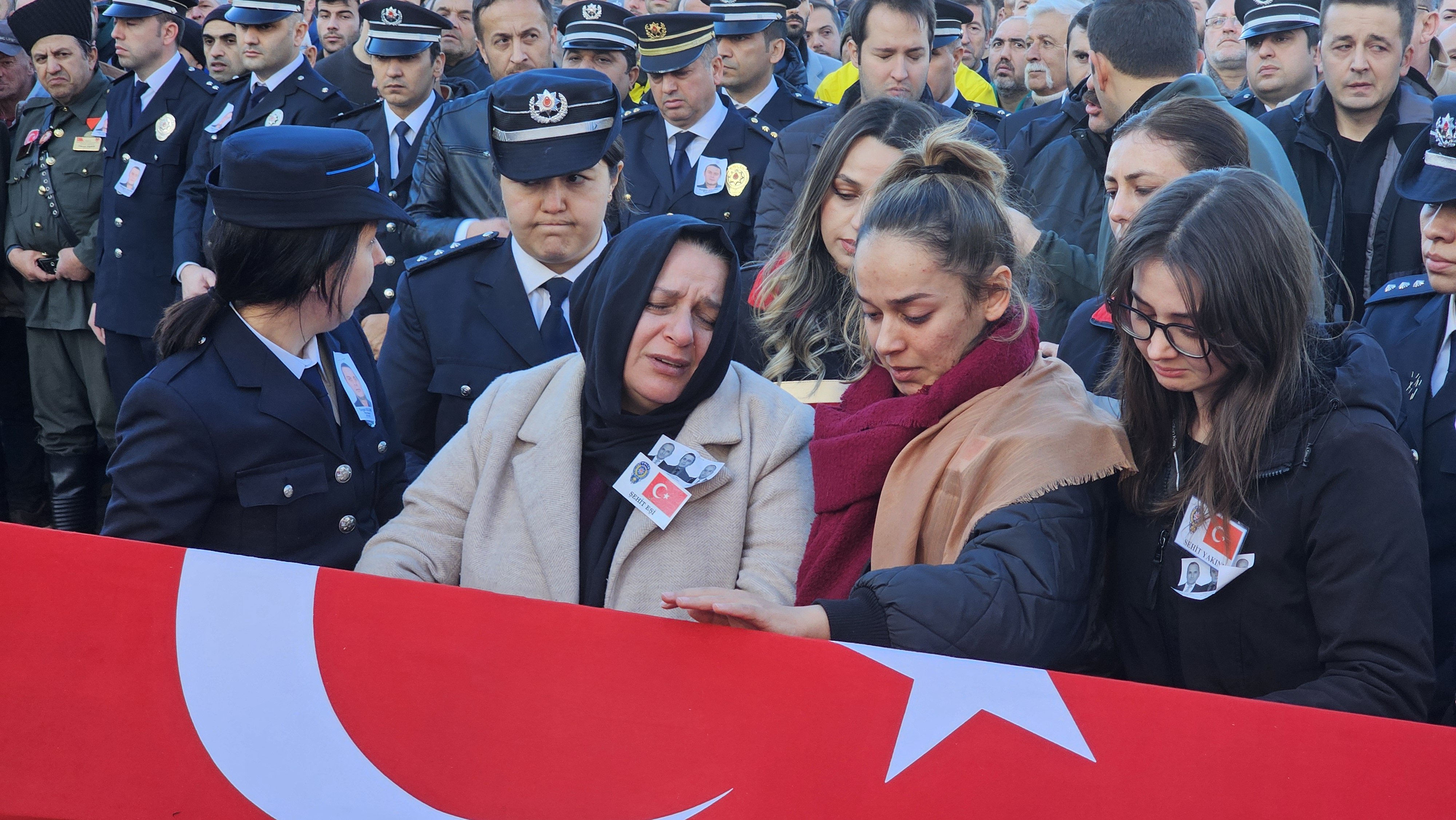 Şehit Tabutunun Omuzlarda Taşınması