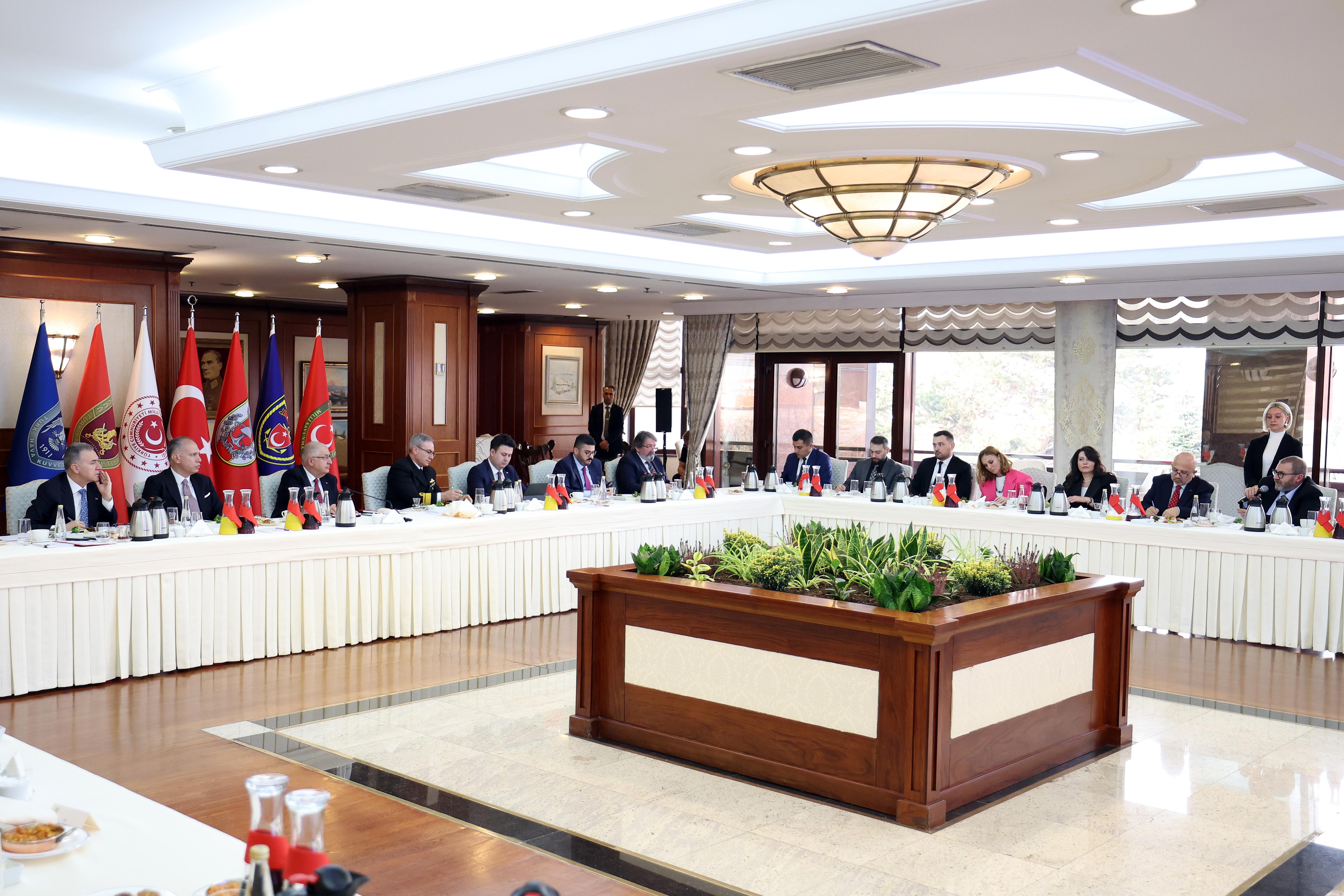 Milli Savunma Bakanı Yaşar Güler