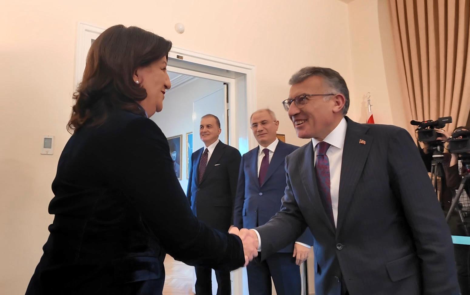 DEM Parti ve AK Parti heyetleri görüşme sonrası açıklama yapıyor