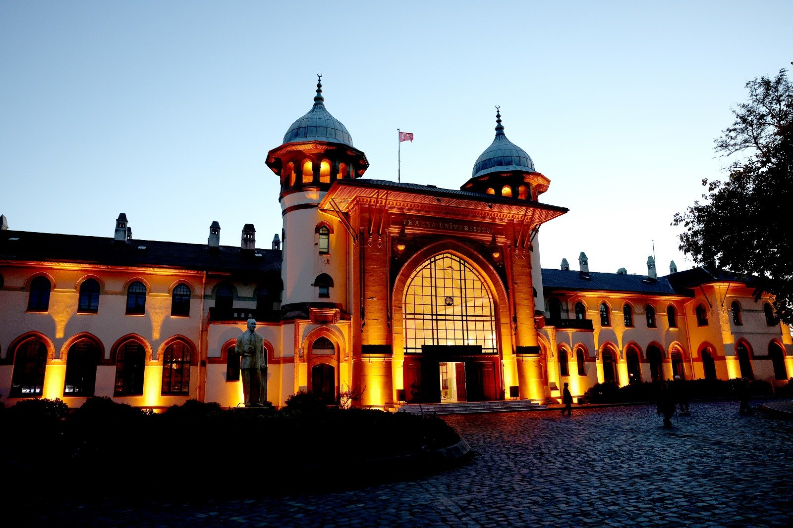 Trakya Üniversitesi Karaağaç Yerleşkesi Lozan Anıtı