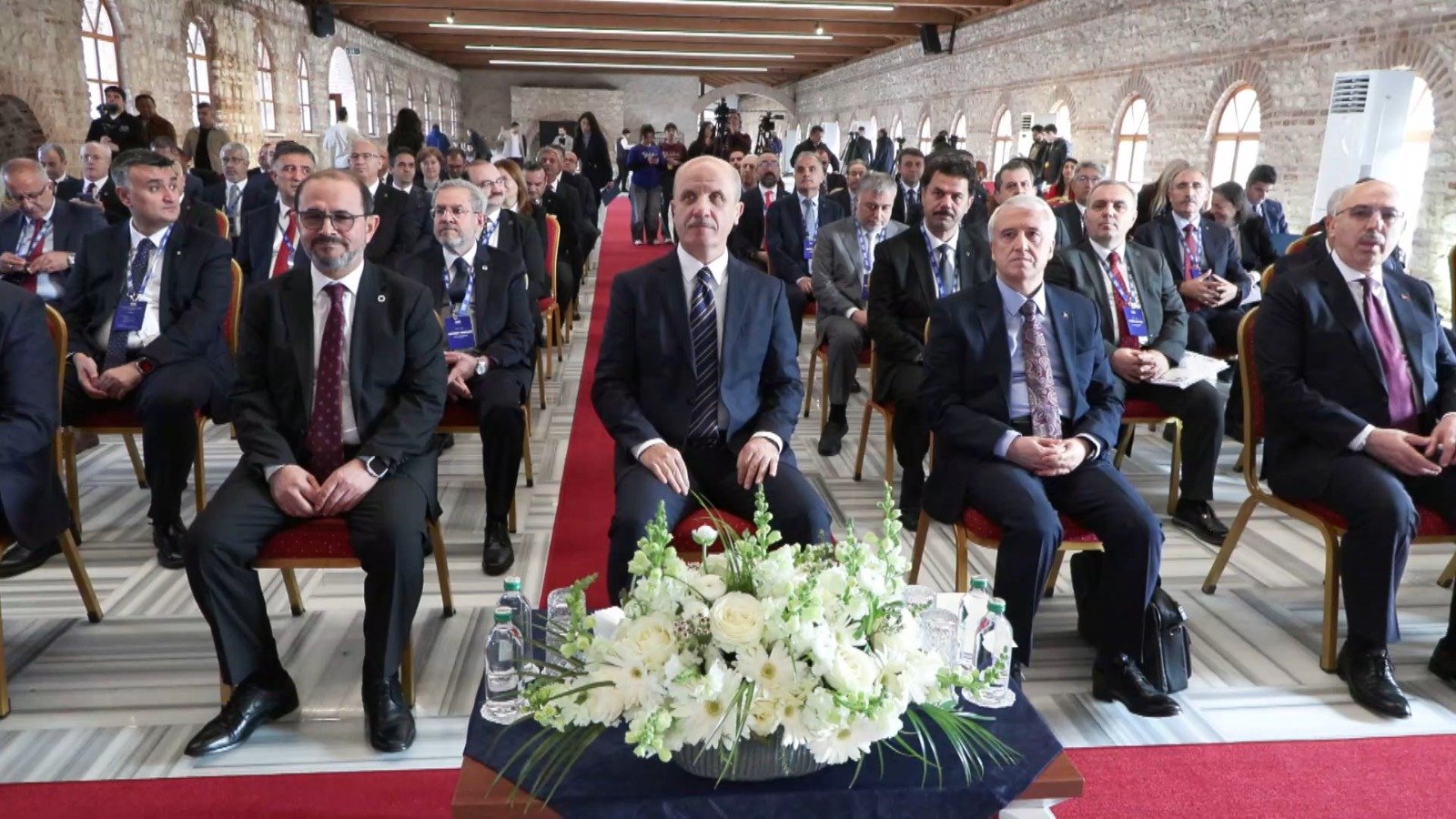 YÖK Başkanı Erol Özvar konuşma yapıyor