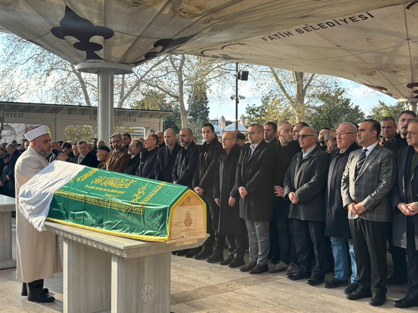 Cenaze töreni katılımcıları