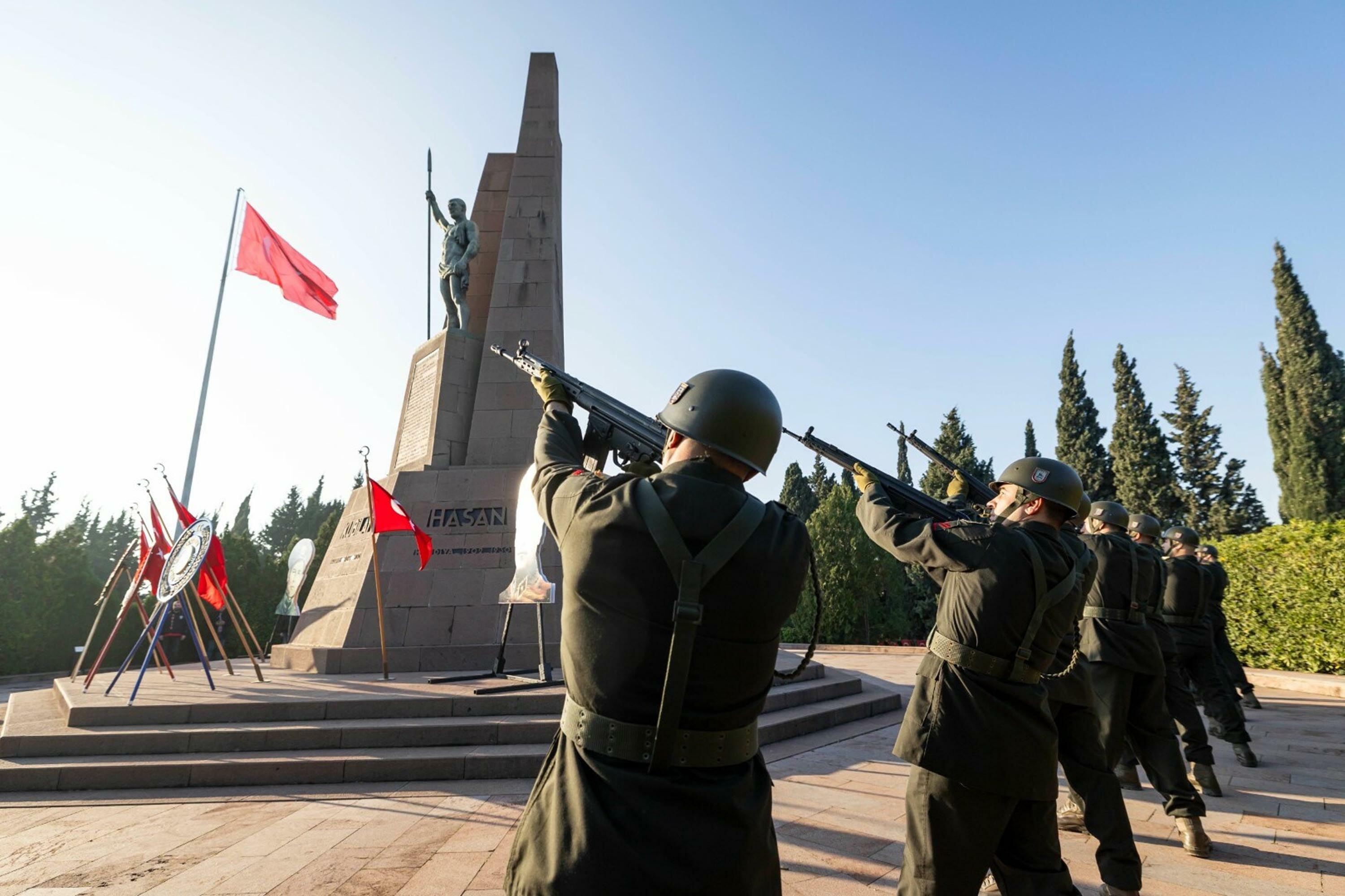 Menemen Tören Katılımcıları