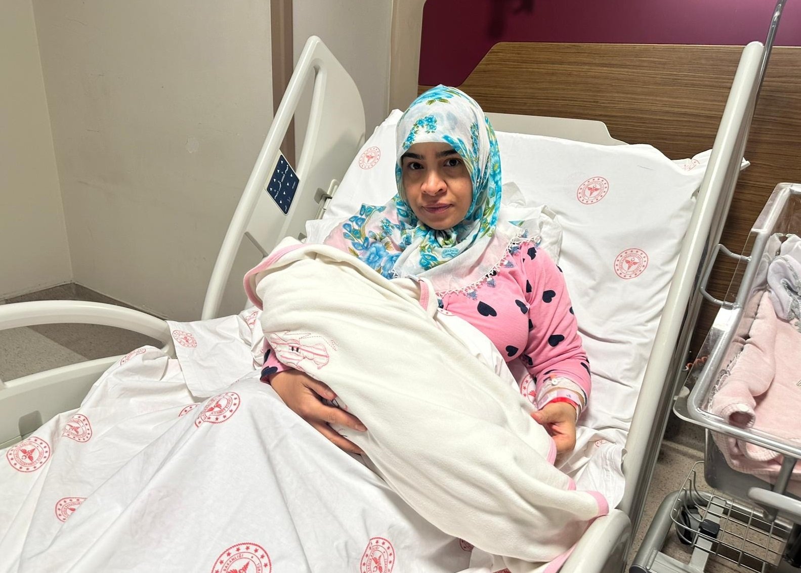 Vali Numan Hatipoğlu bebek ziyareti