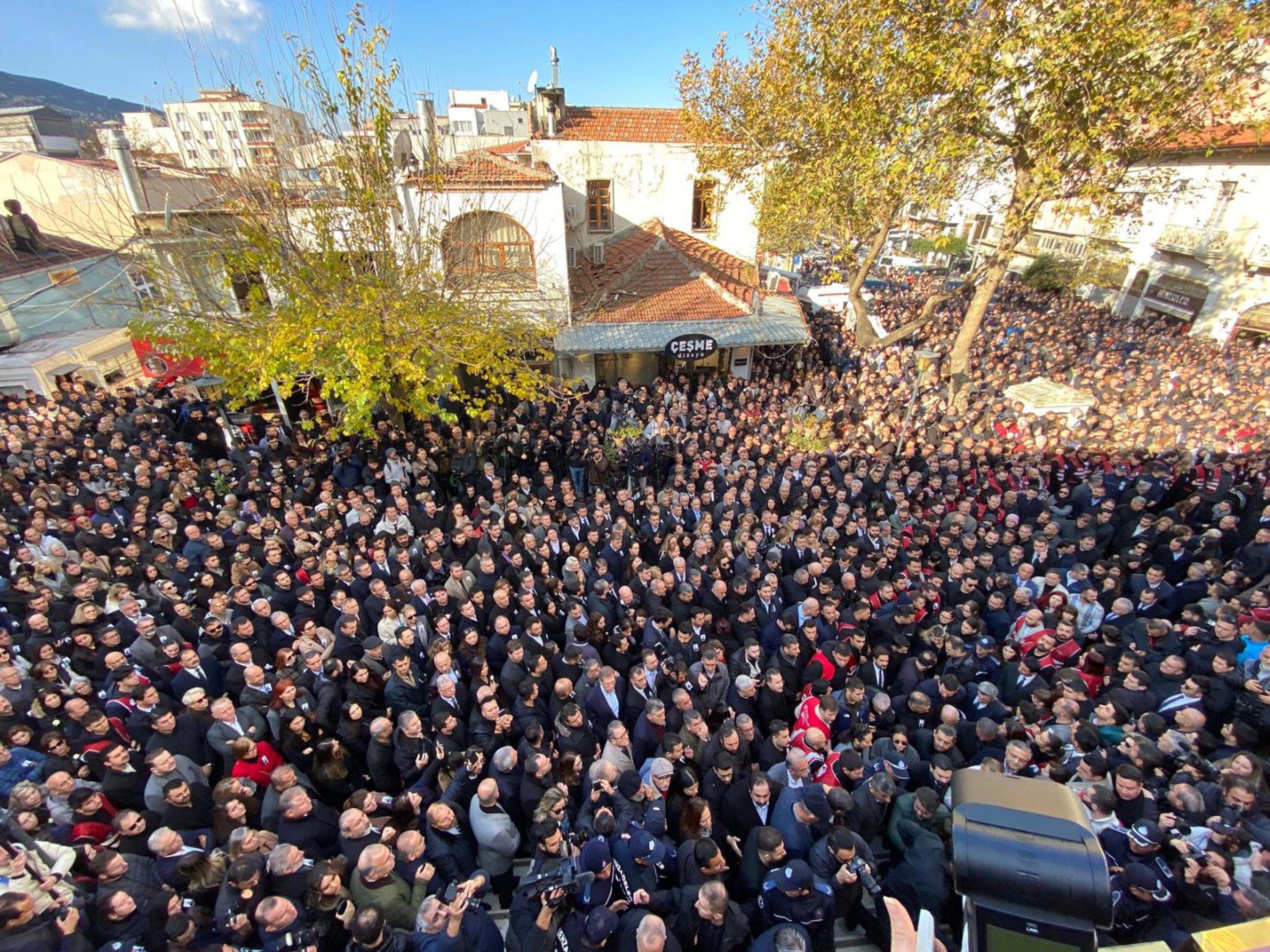 Gülşah Durbay için belediye önünde tören