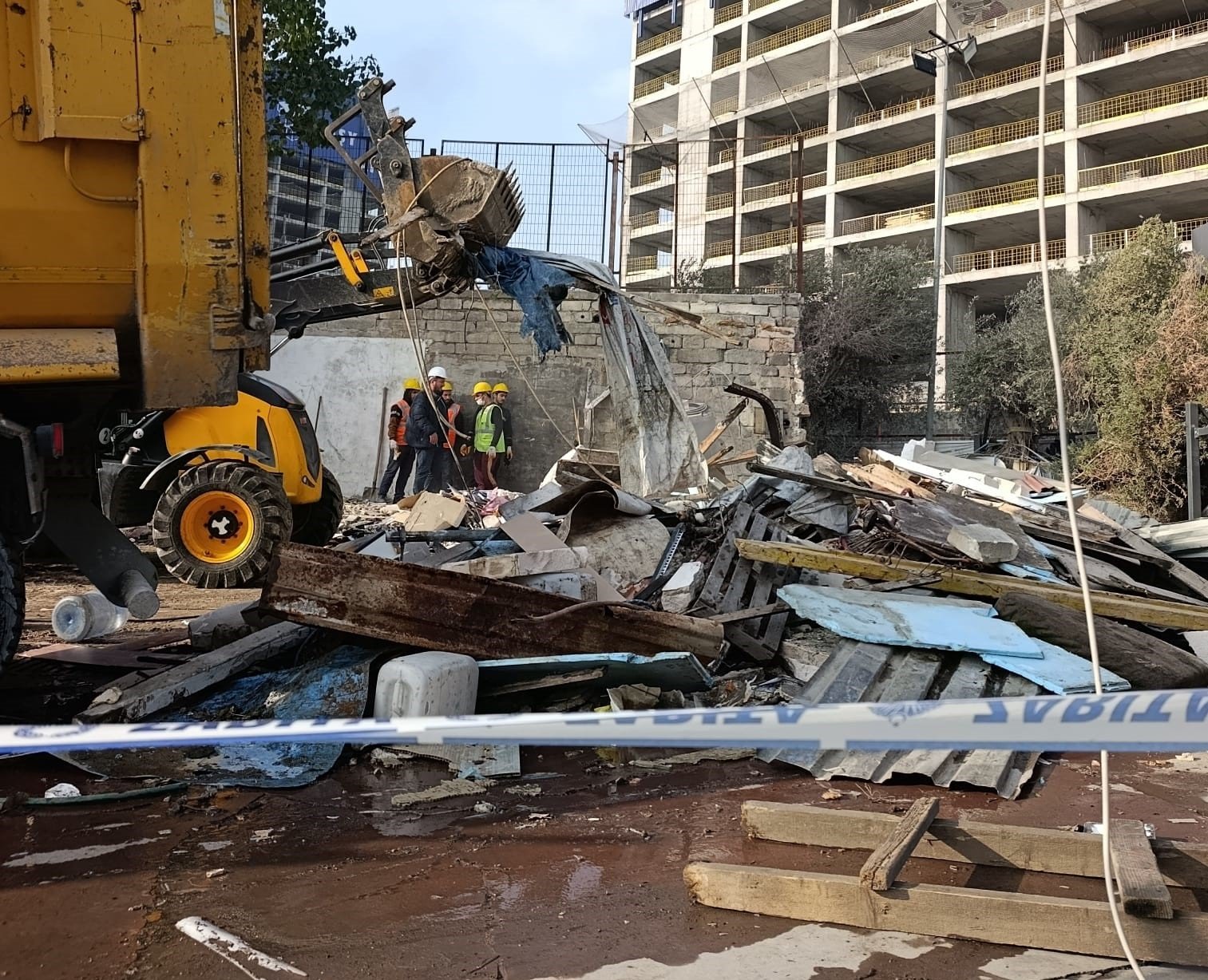 Şişli Belediyesi Ekipleri Yıkım Çalışması