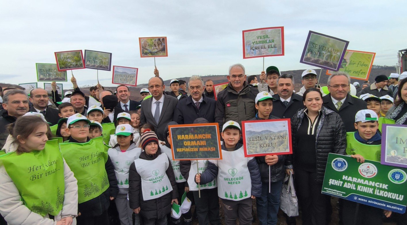 Yanan orman alanına tohum serpme töreni