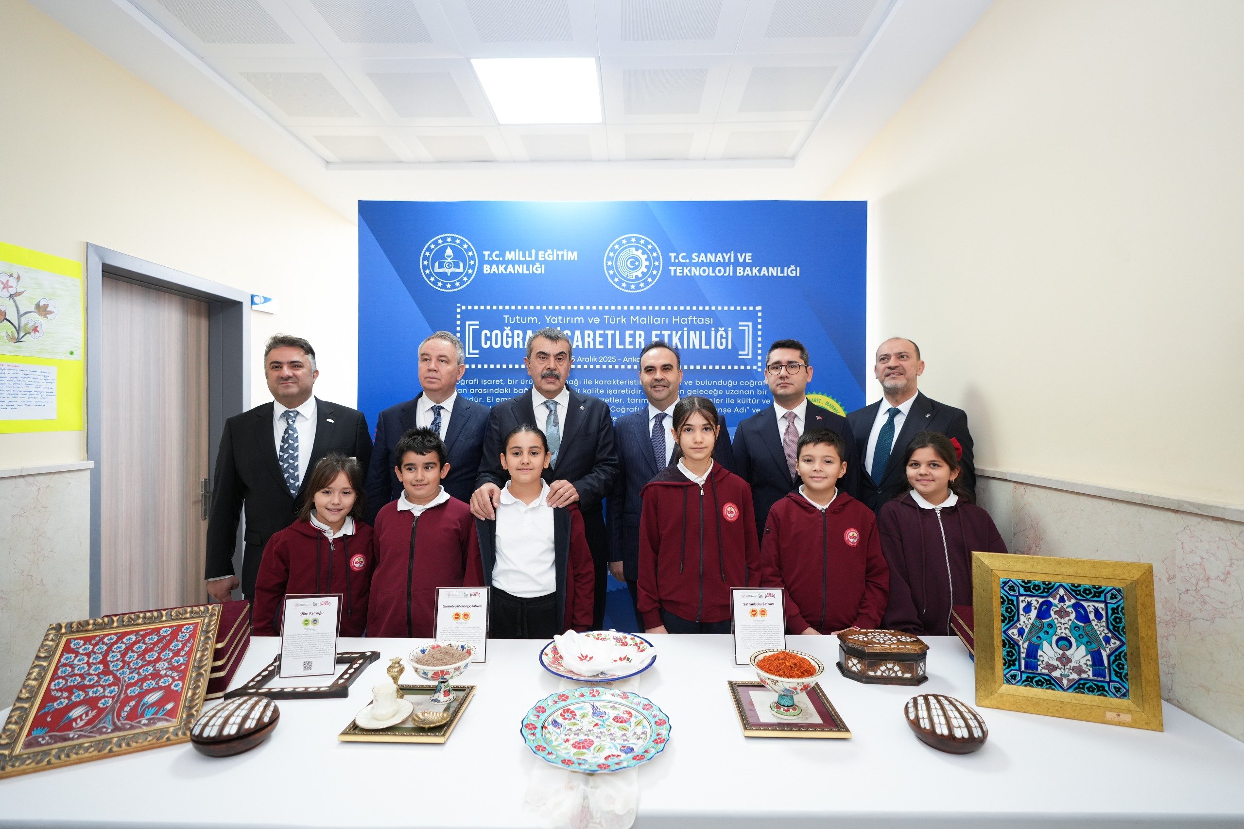 Bakan Kacır konuşma yapıyor