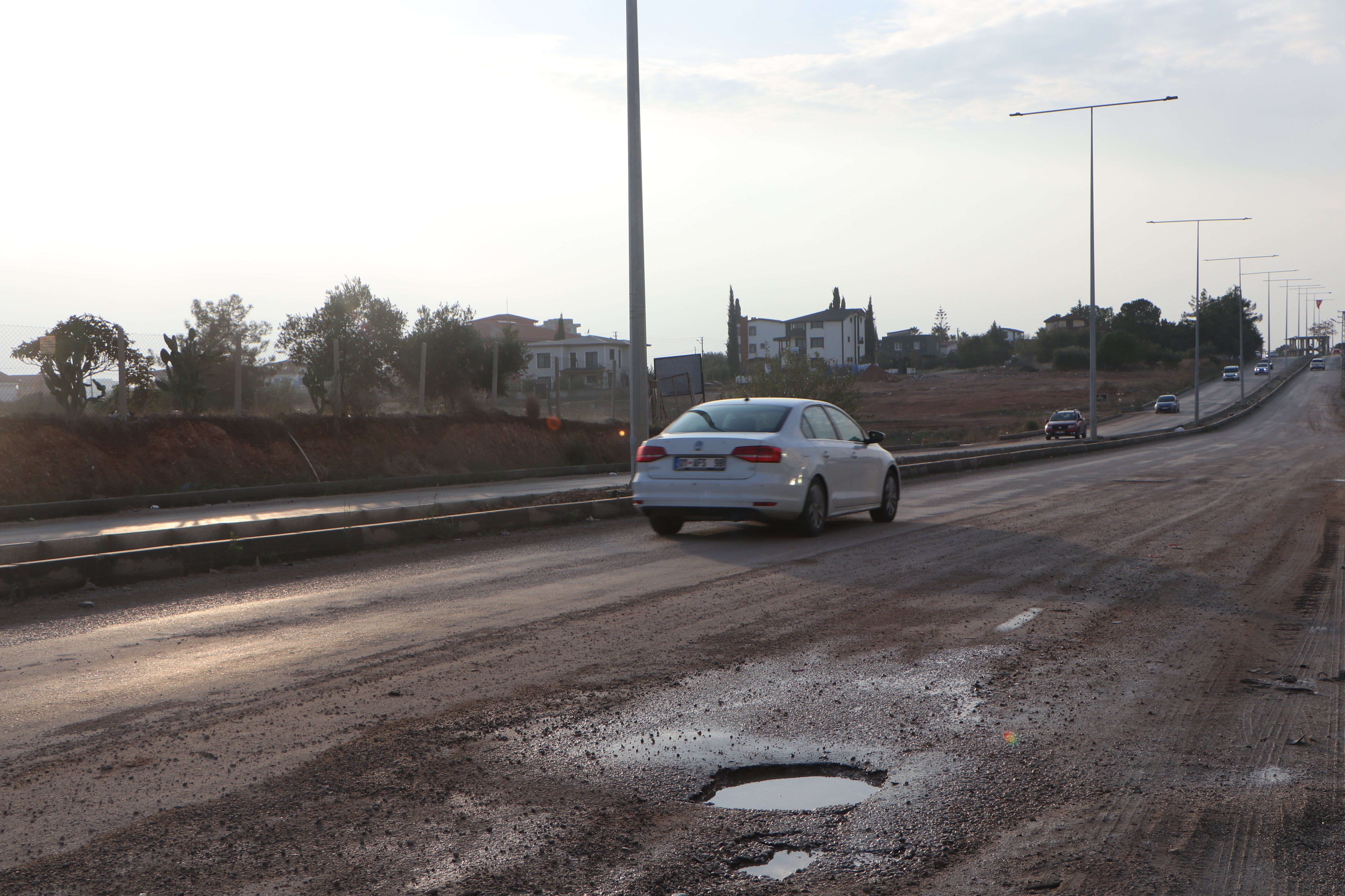 Adana mahalleli yol şikayetleri