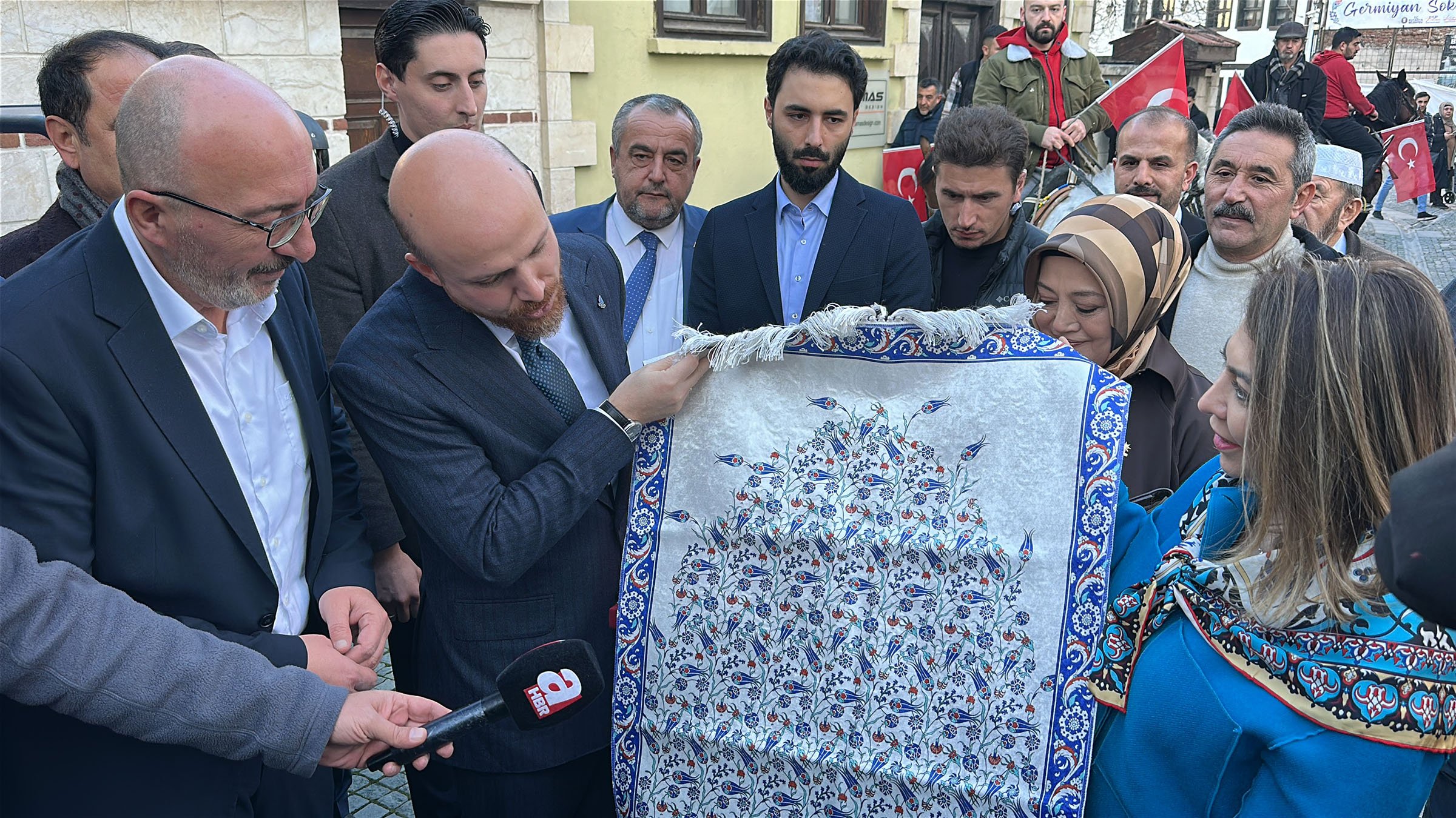 Bilal Erdoğan teşekkür belgesi takdimi