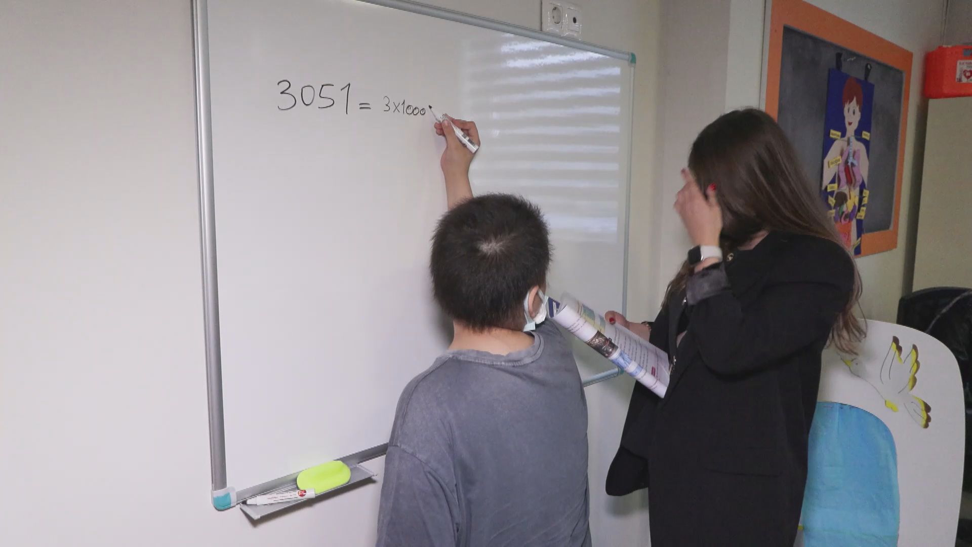 Hastane sınıfında öğretmen ve öğrenciler