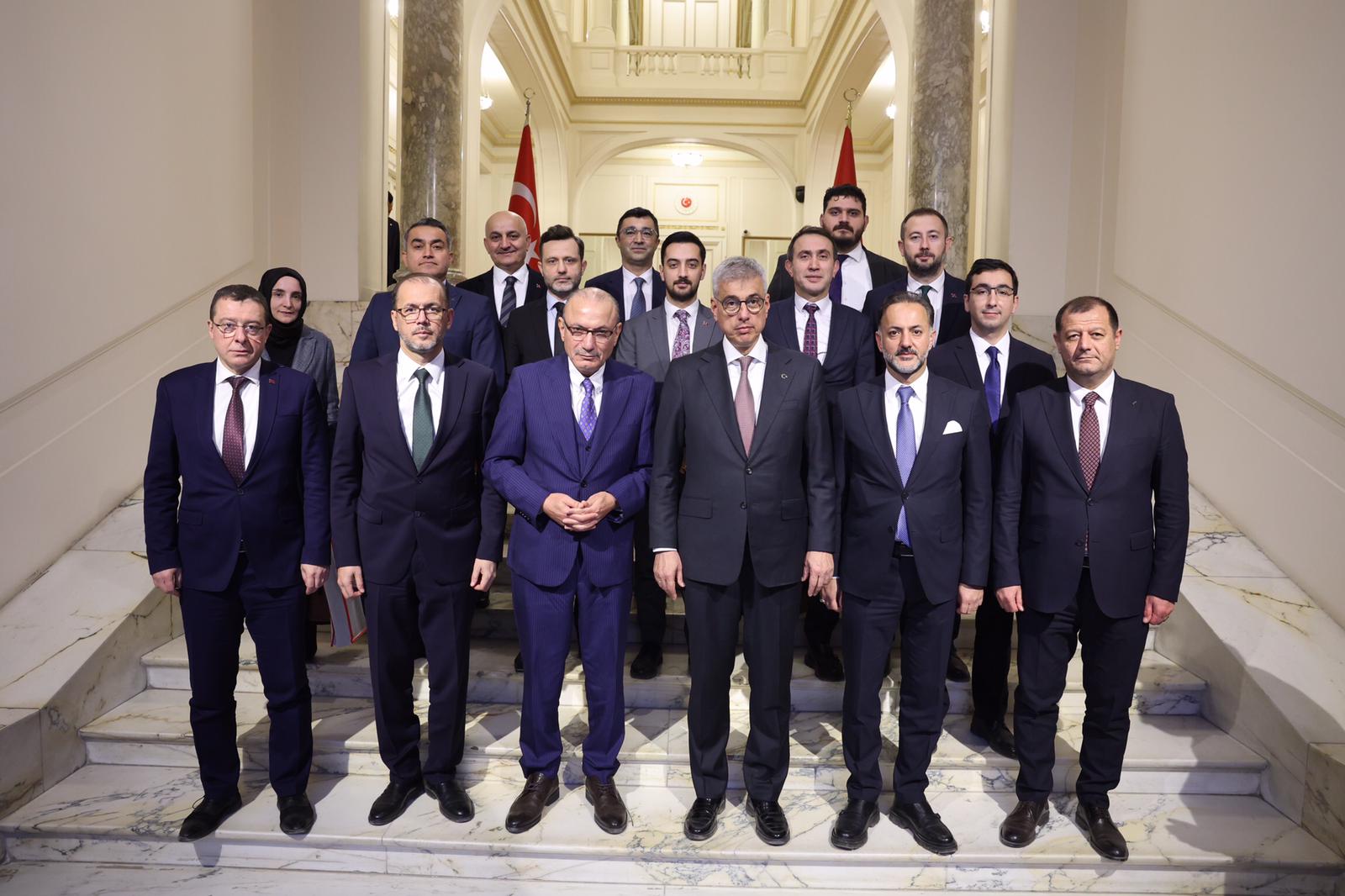 Mısır Başbakanı Medbuli ve Bakan Memişoğlu hastane ziyareti