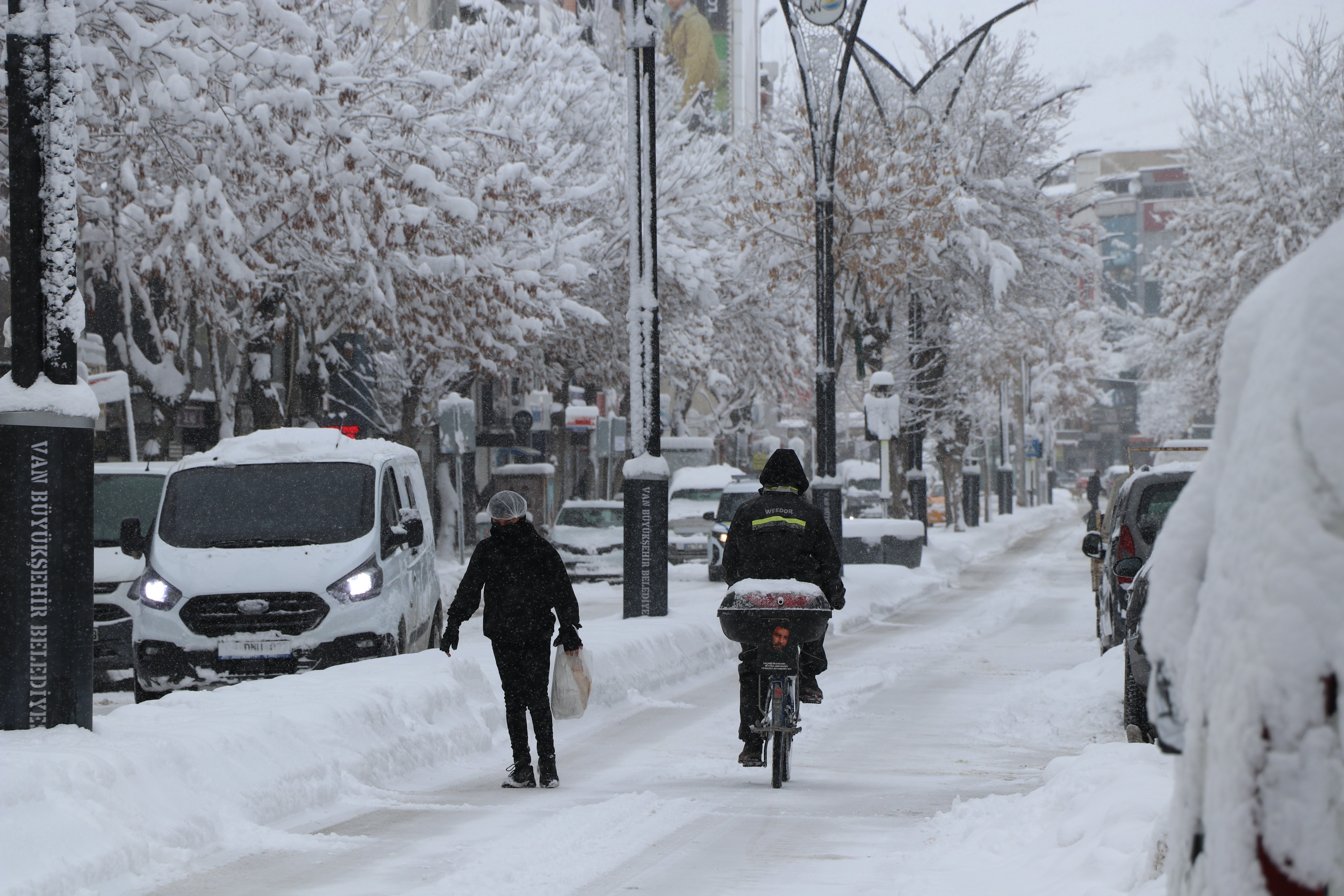 Van kar altında araç
