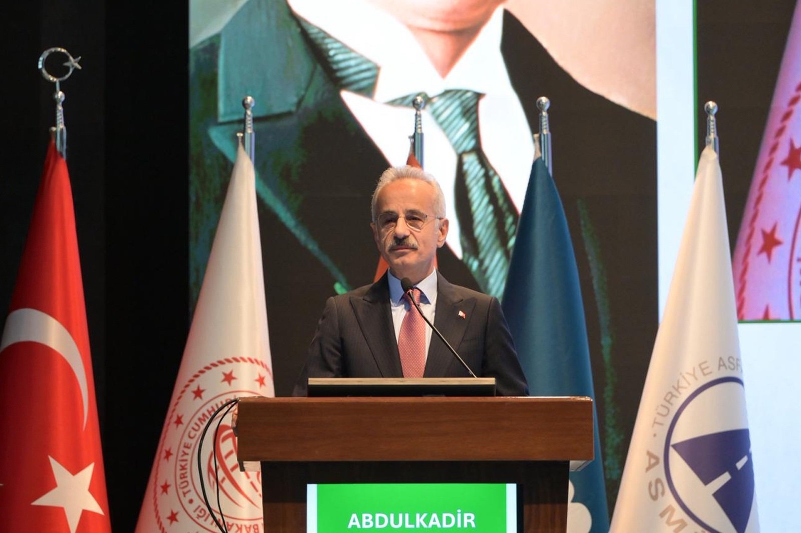 Ulaştırma ve Altyapı Bakanı Abdulkadir Uraloğlu