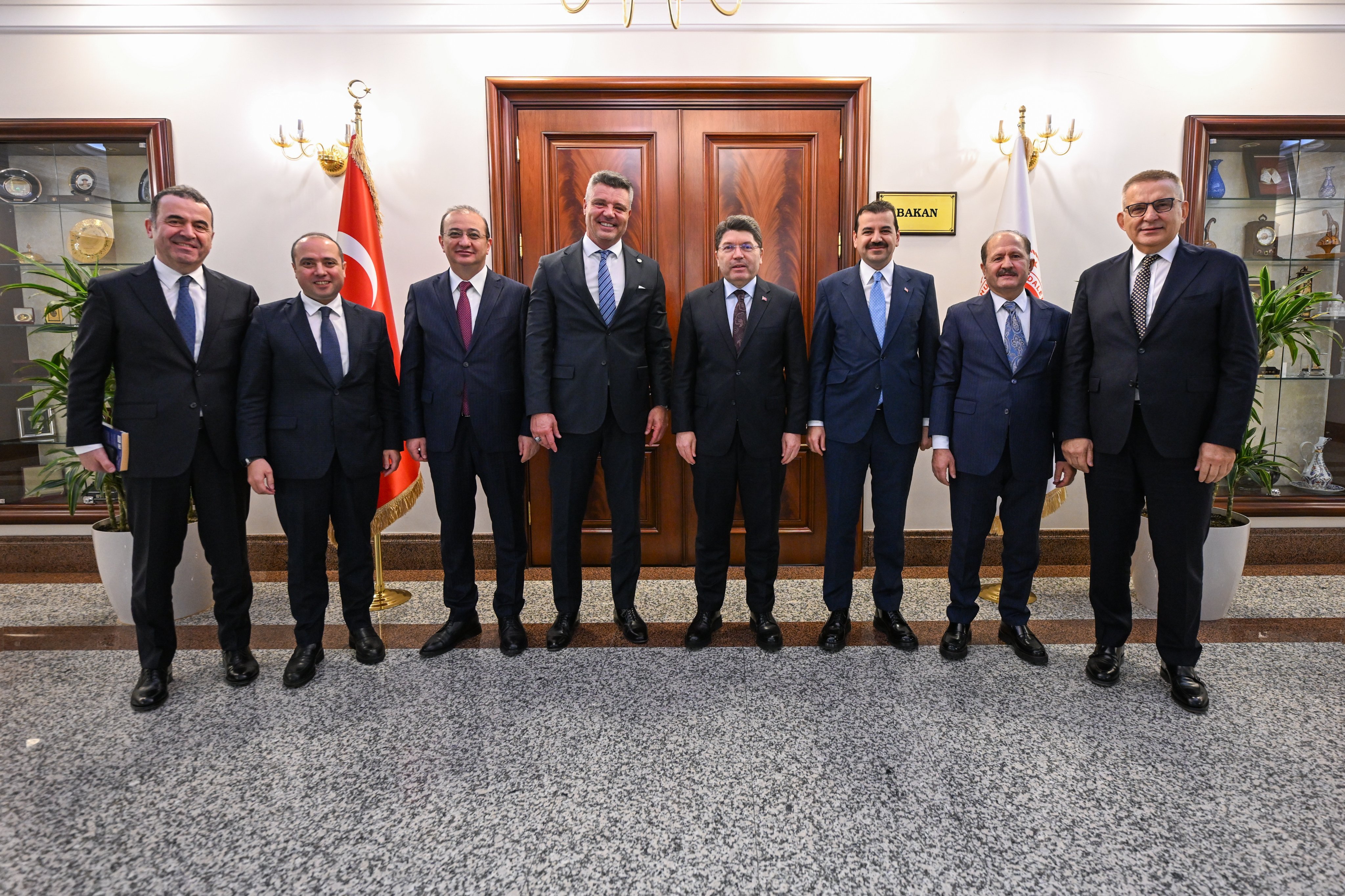 Adalet Bakanı Yılmaz Tunç Fenerbahçe Başkanı Sadettin Saran