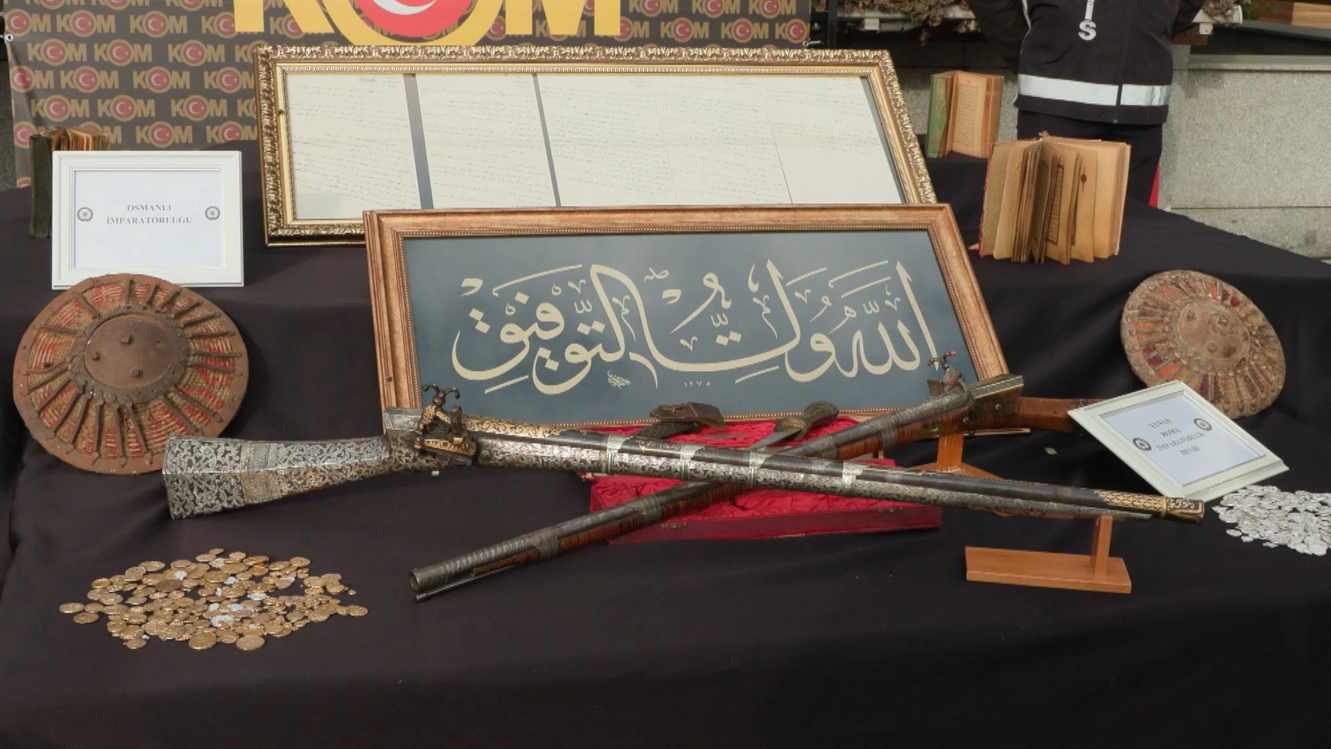 İstanbul Emniyet Müdürlüğü operasyonu ele geçirilen tarihi eserler