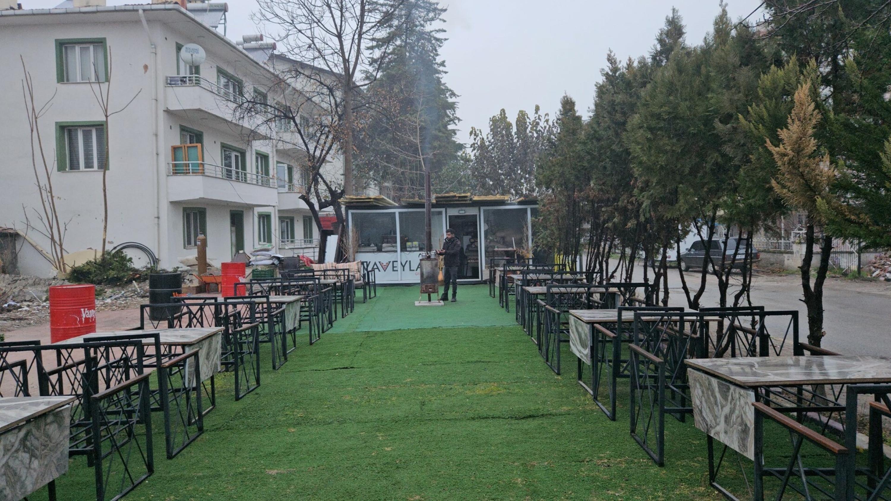 Sındırgı esnaf Emre Paytak konteyner dükkan