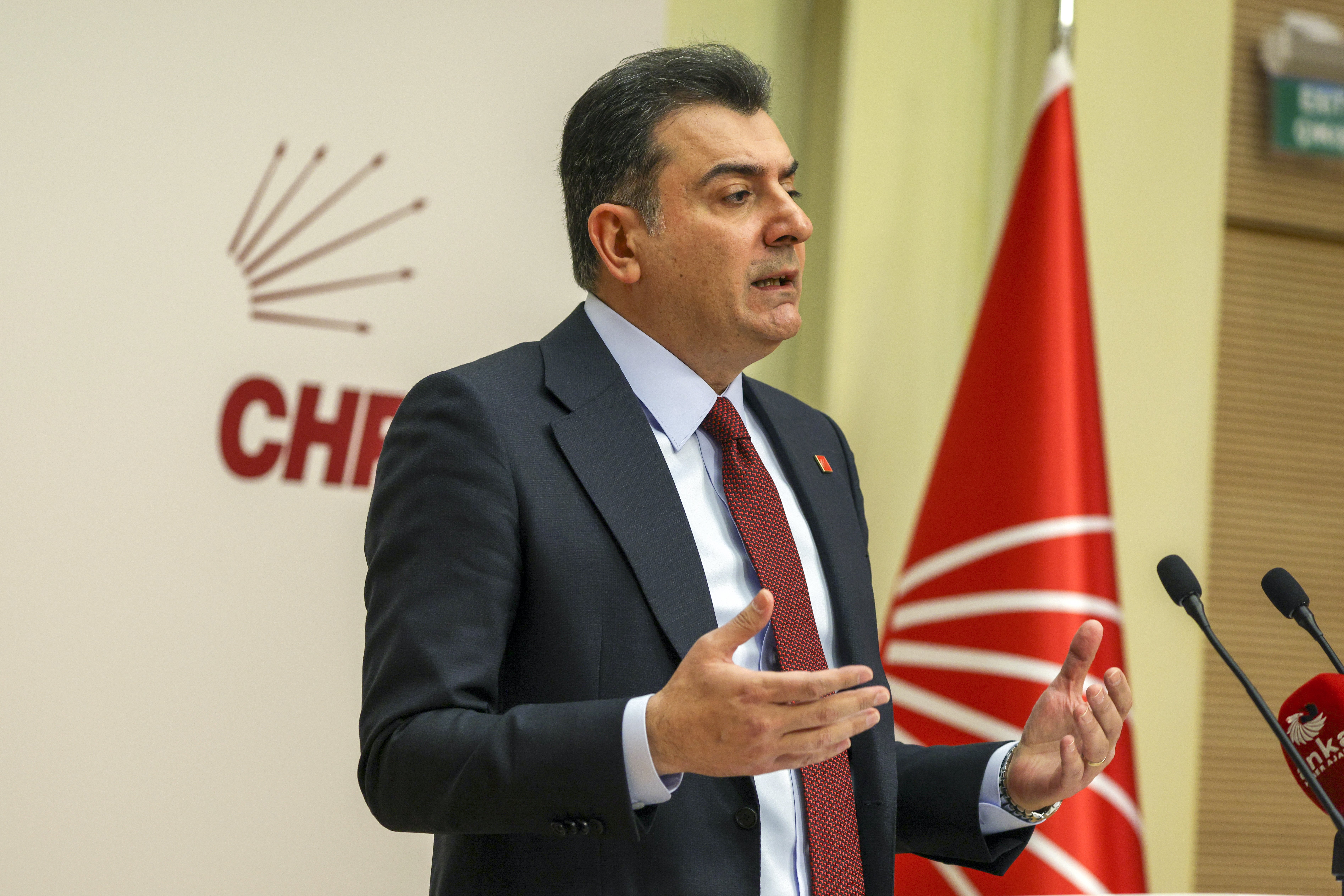 CHP Sözcüsü Zeynel Emre konuşmasını sürdürüyor
