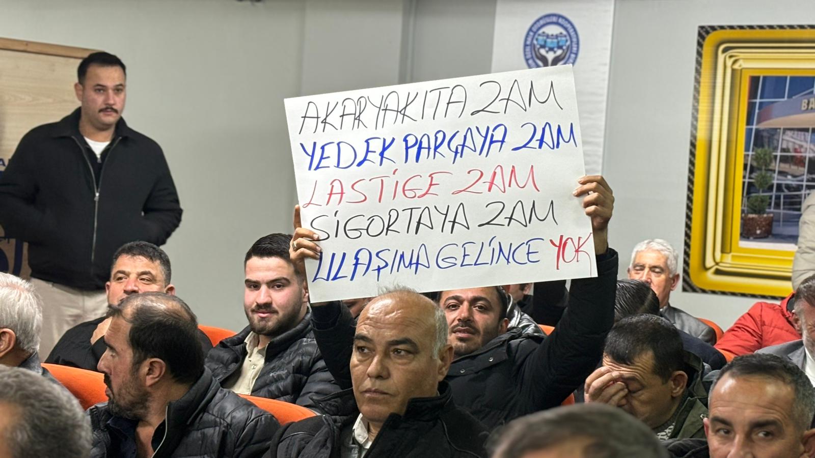 Kurtuluş Kara konuşma yaparken