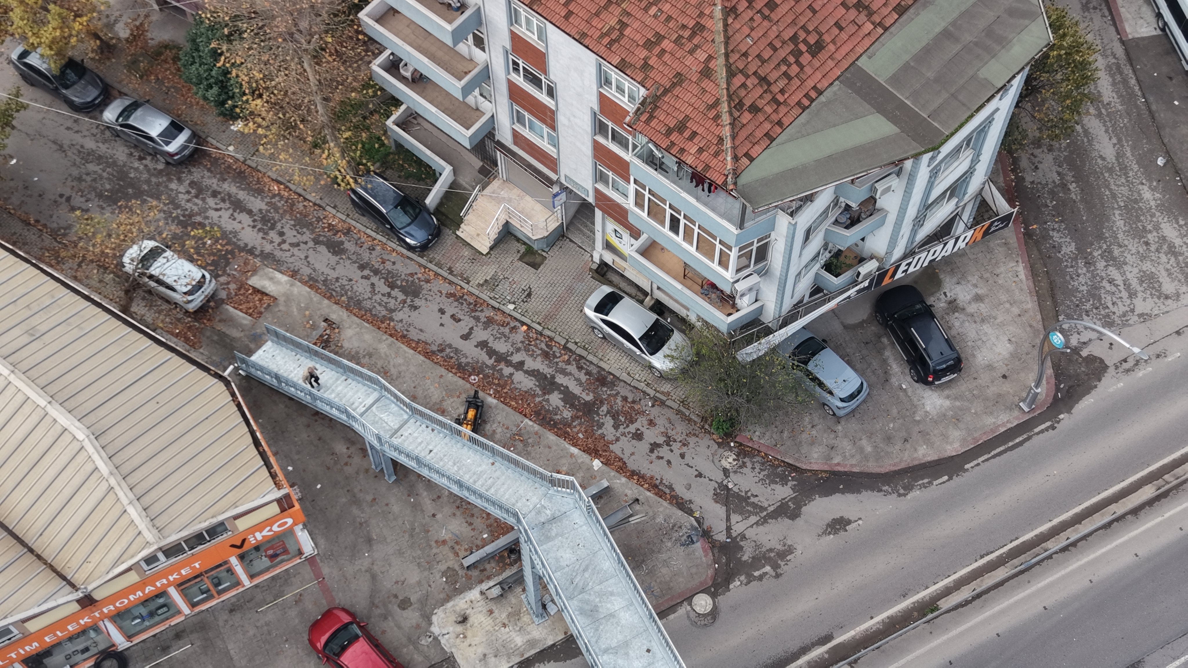 Körfez üst geçit yıkım çalışmaları