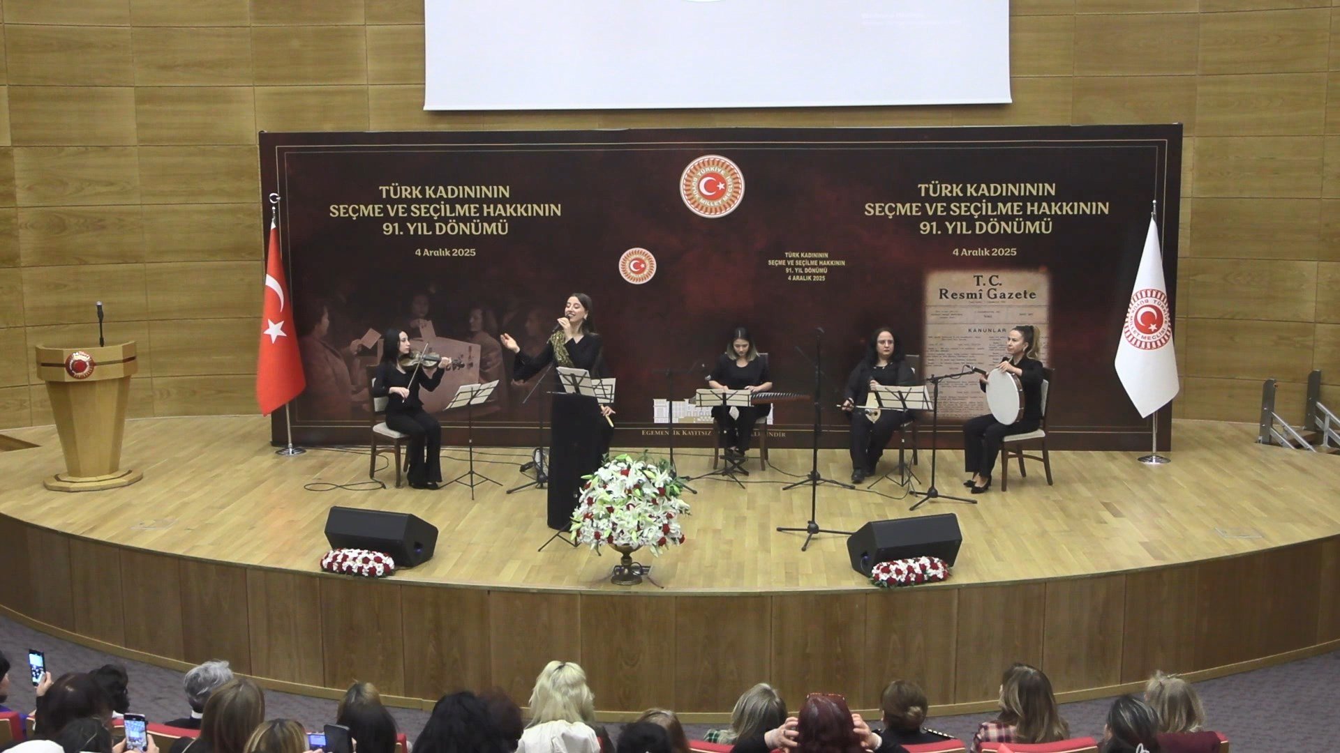 Aile ve Sosyal Hizmetler Bakanı Mahinur Özdemir Göktaş