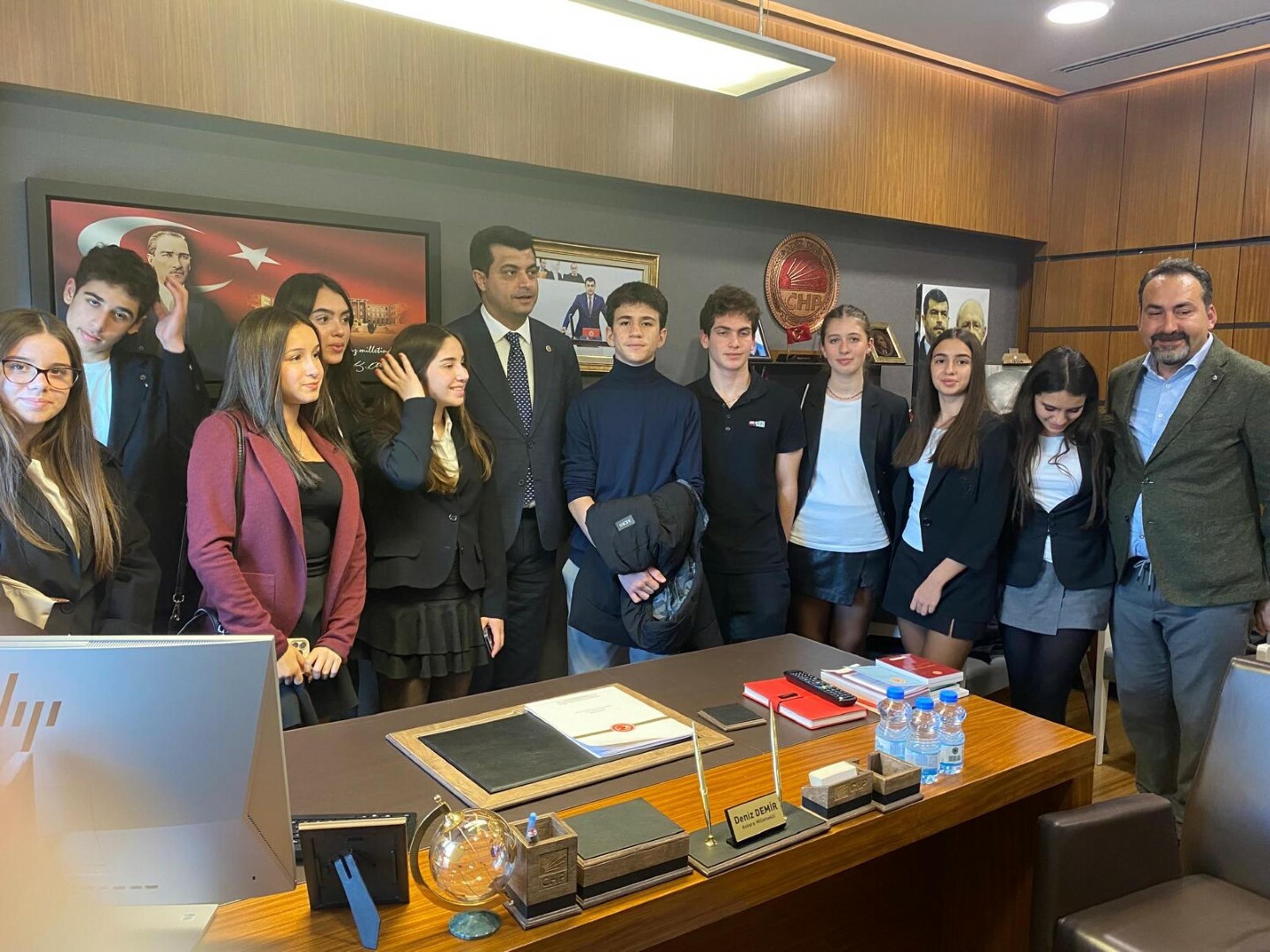 SÜGEP üyesi gençler proje sunumu