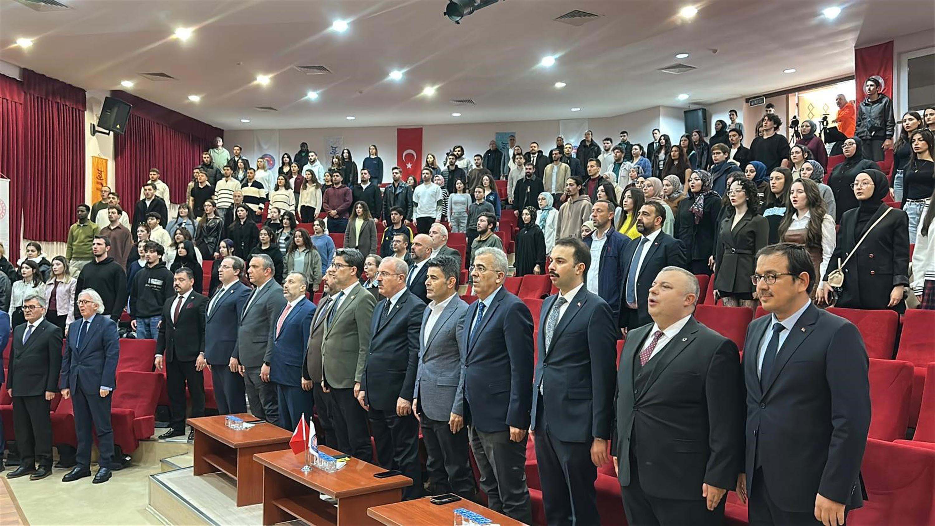 Osman Boyraz sunum yaparken