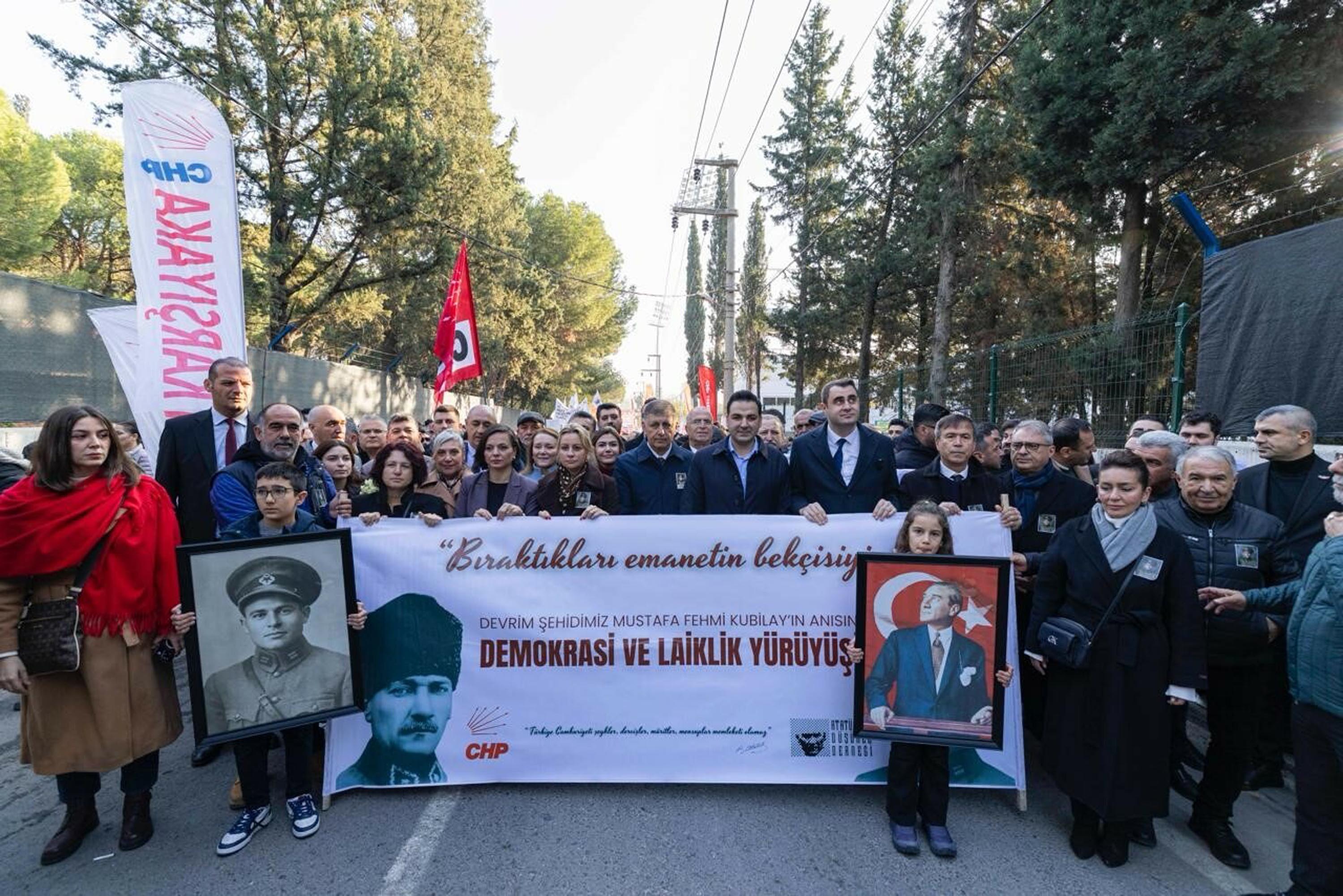 Anma töreni katılımcıları