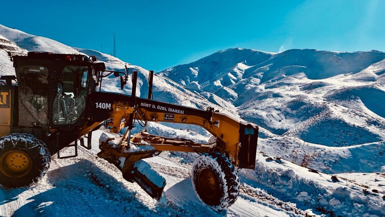 Pervari köy yolları kar