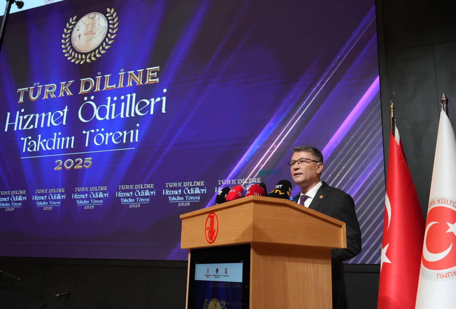 Türk Diline Hizmet Ödülü Alan İsimler