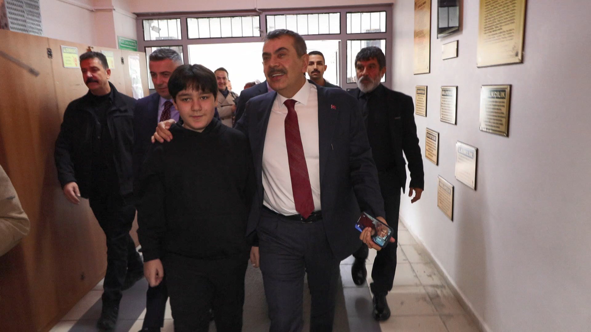 Milli Eğitim Bakanı Yusuf Tekin öğrencilerle