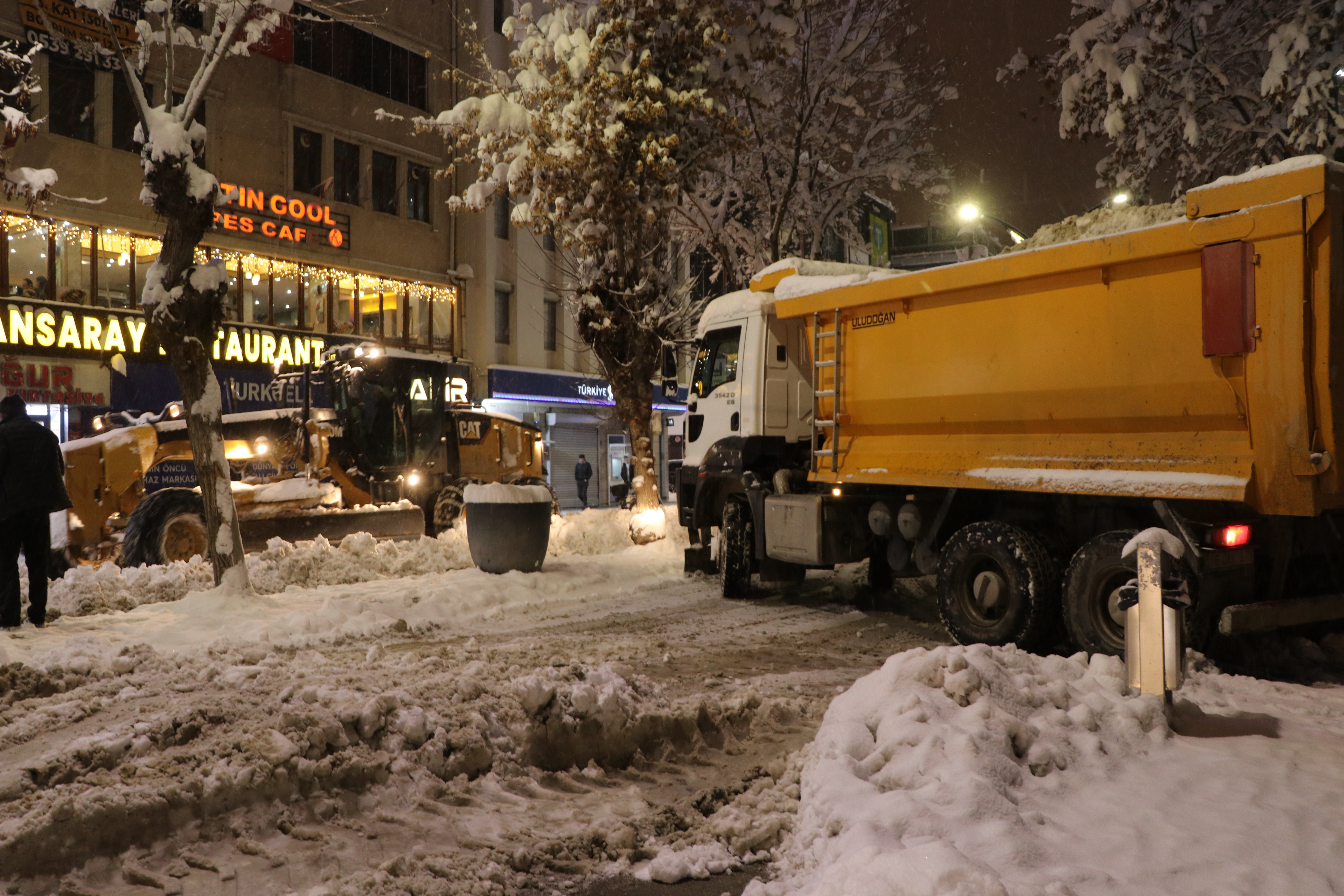 Van kar yağışı ulaşım kapandı