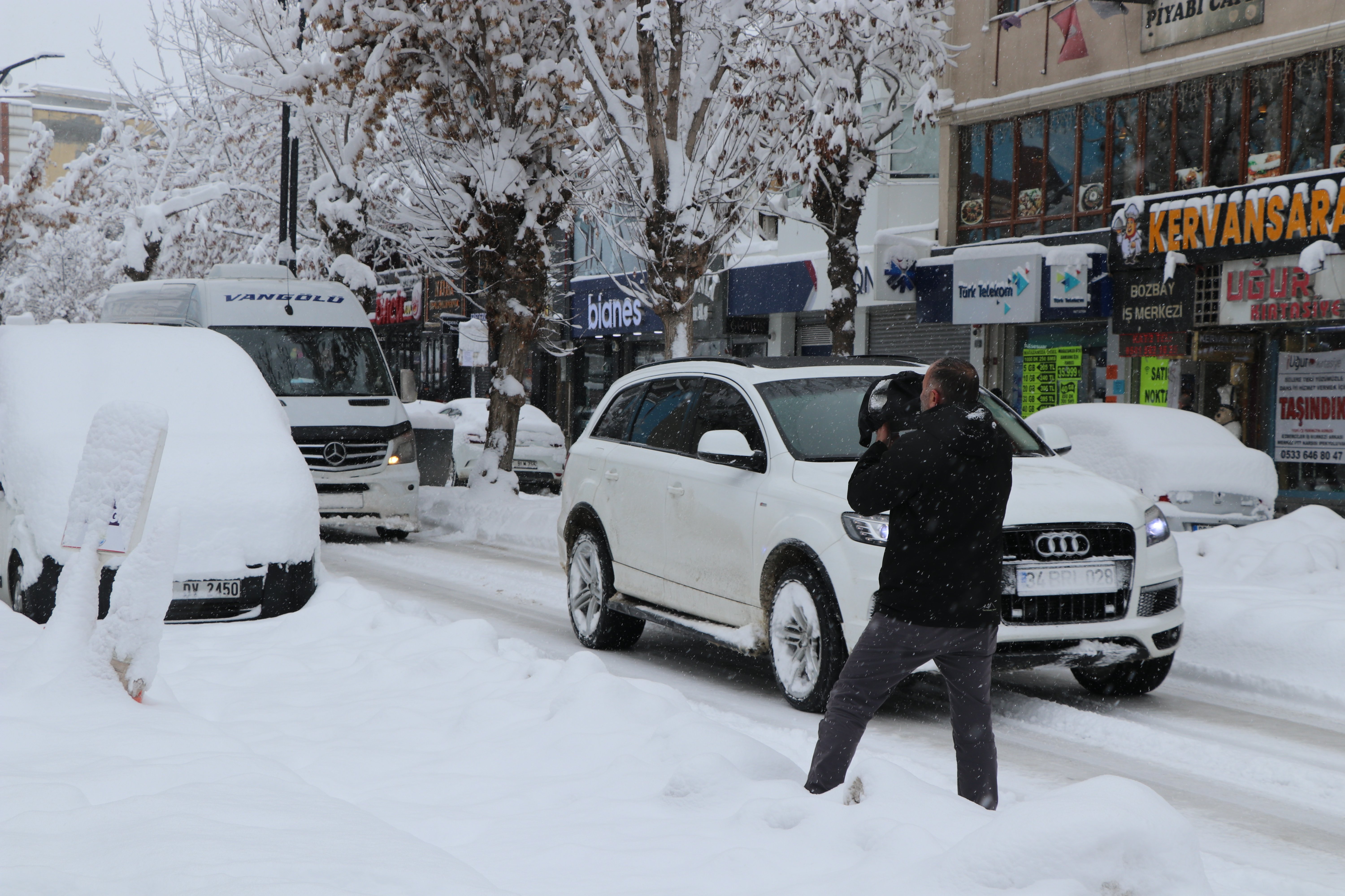 Van kar mücadelesi sahnesi
