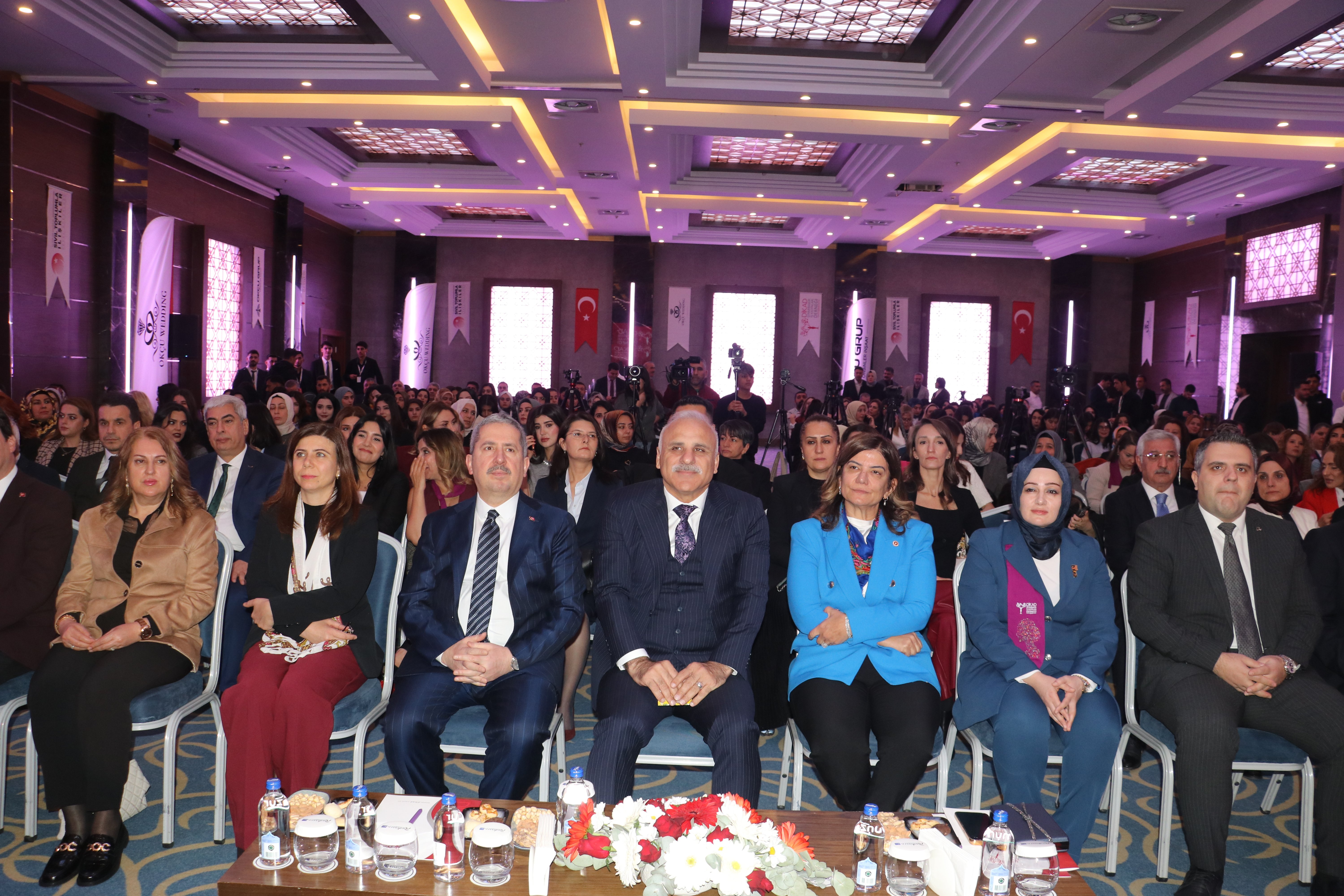 Zirve katılımcıları