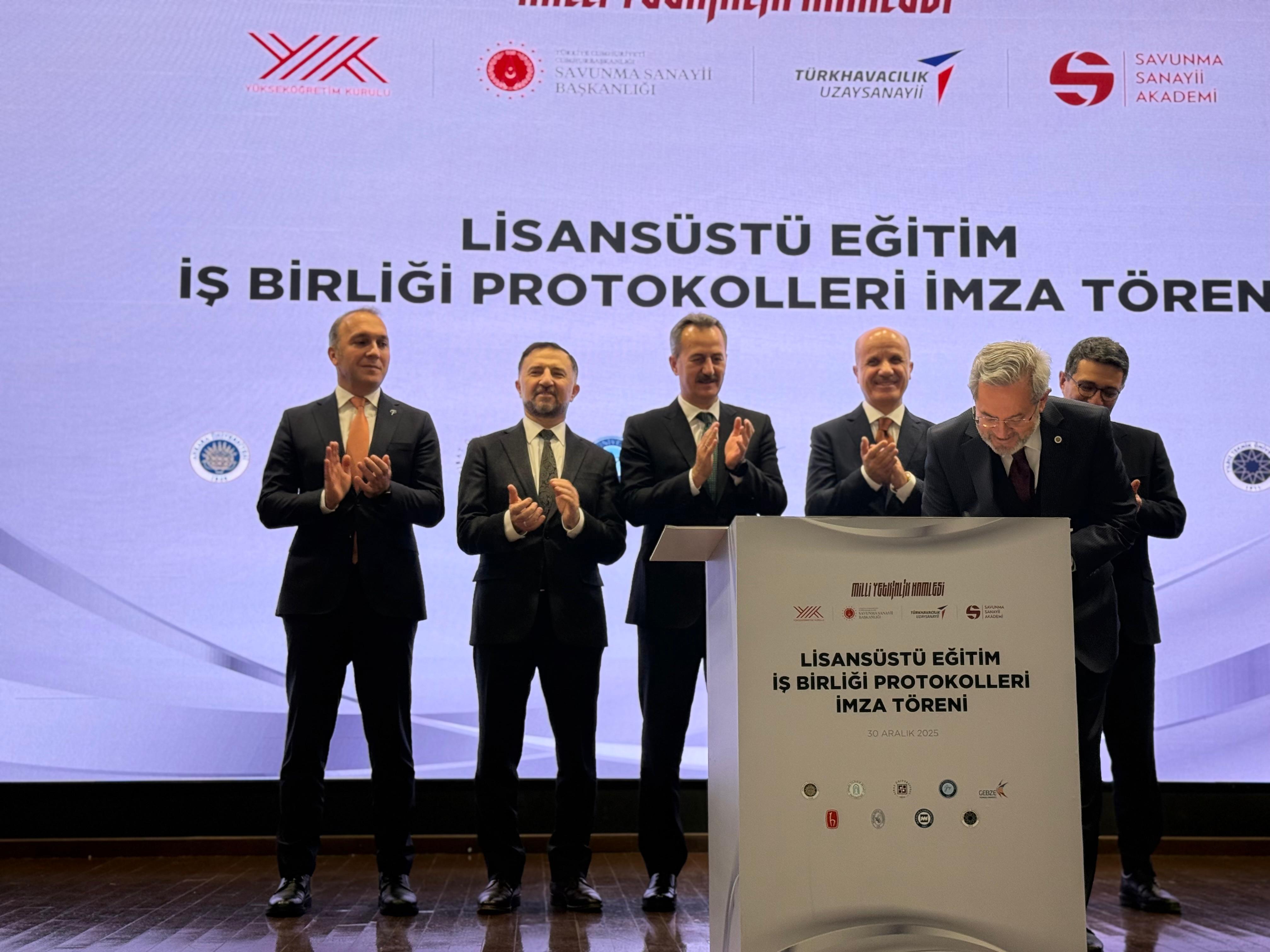 YÖK Başkanı Erol Özvar konuşma yapıyor