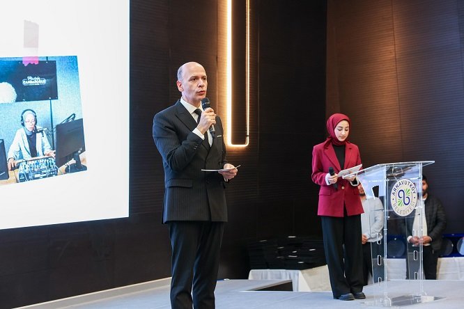 Yeni Medya Akademi mezunları sertifika alıyor