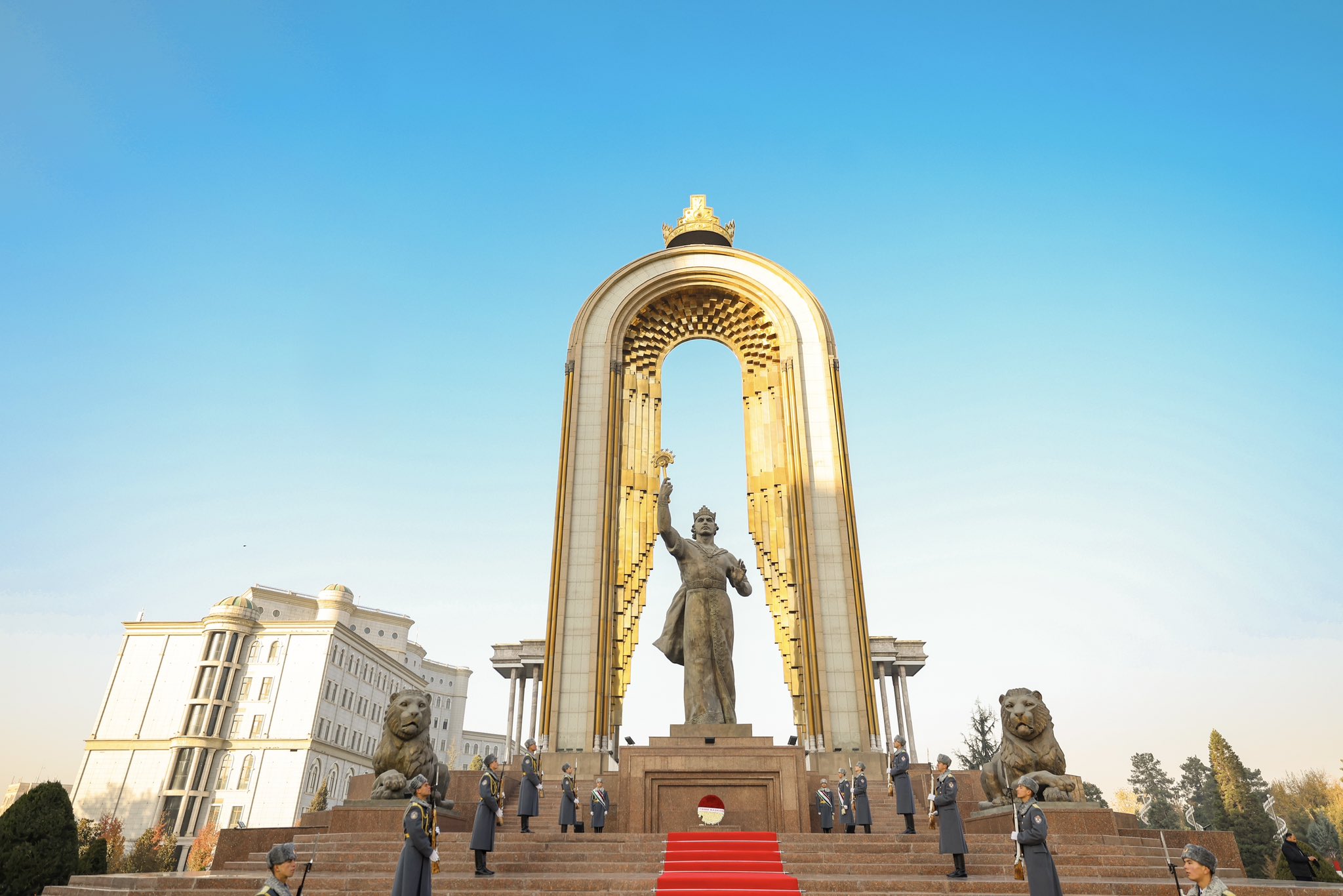 Numan Kurtulmuş Tacikistan Duşanbe İsmail Somoni Anıtı