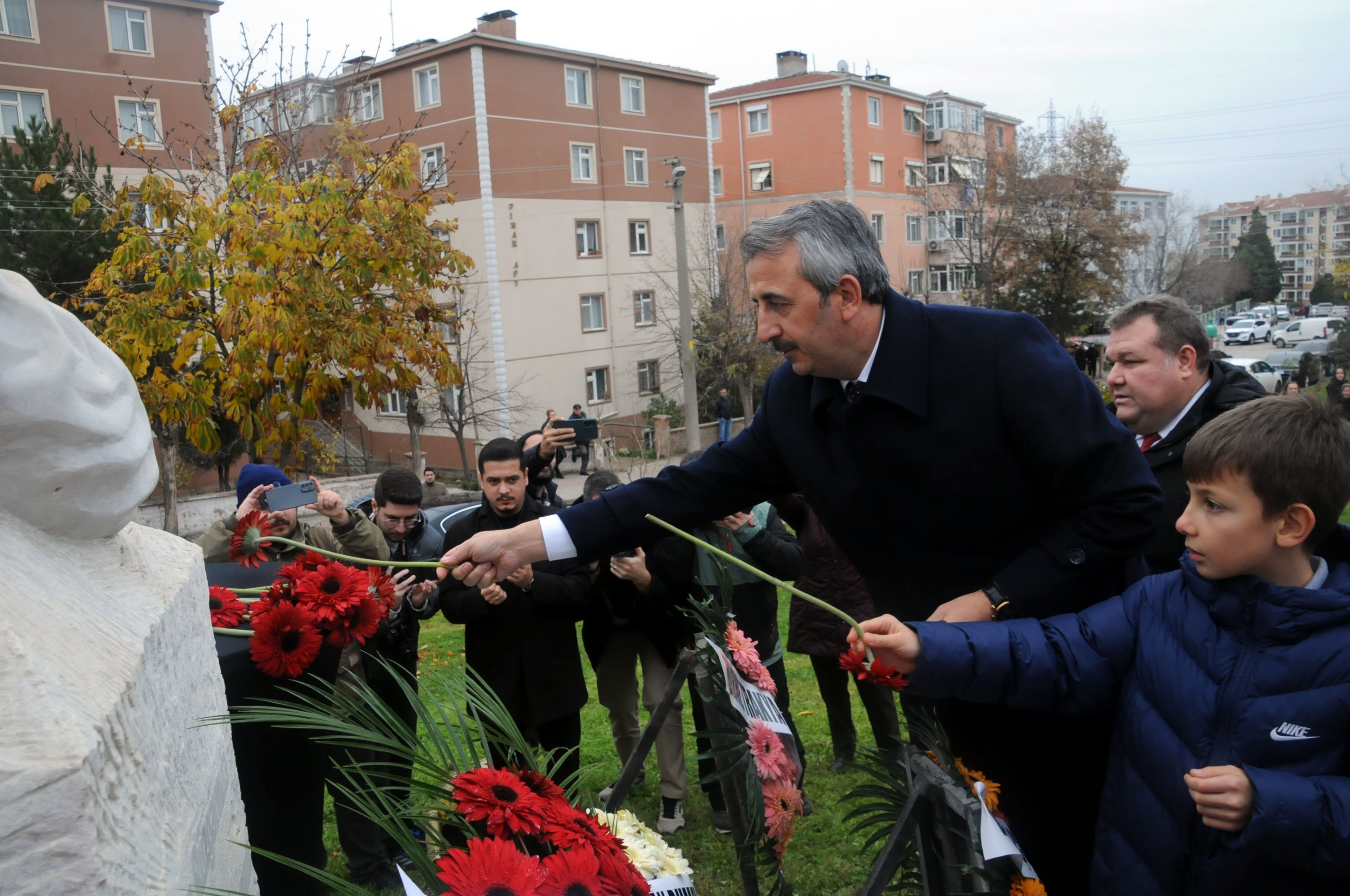 Törene Katılanlar Saygı Duruşunda