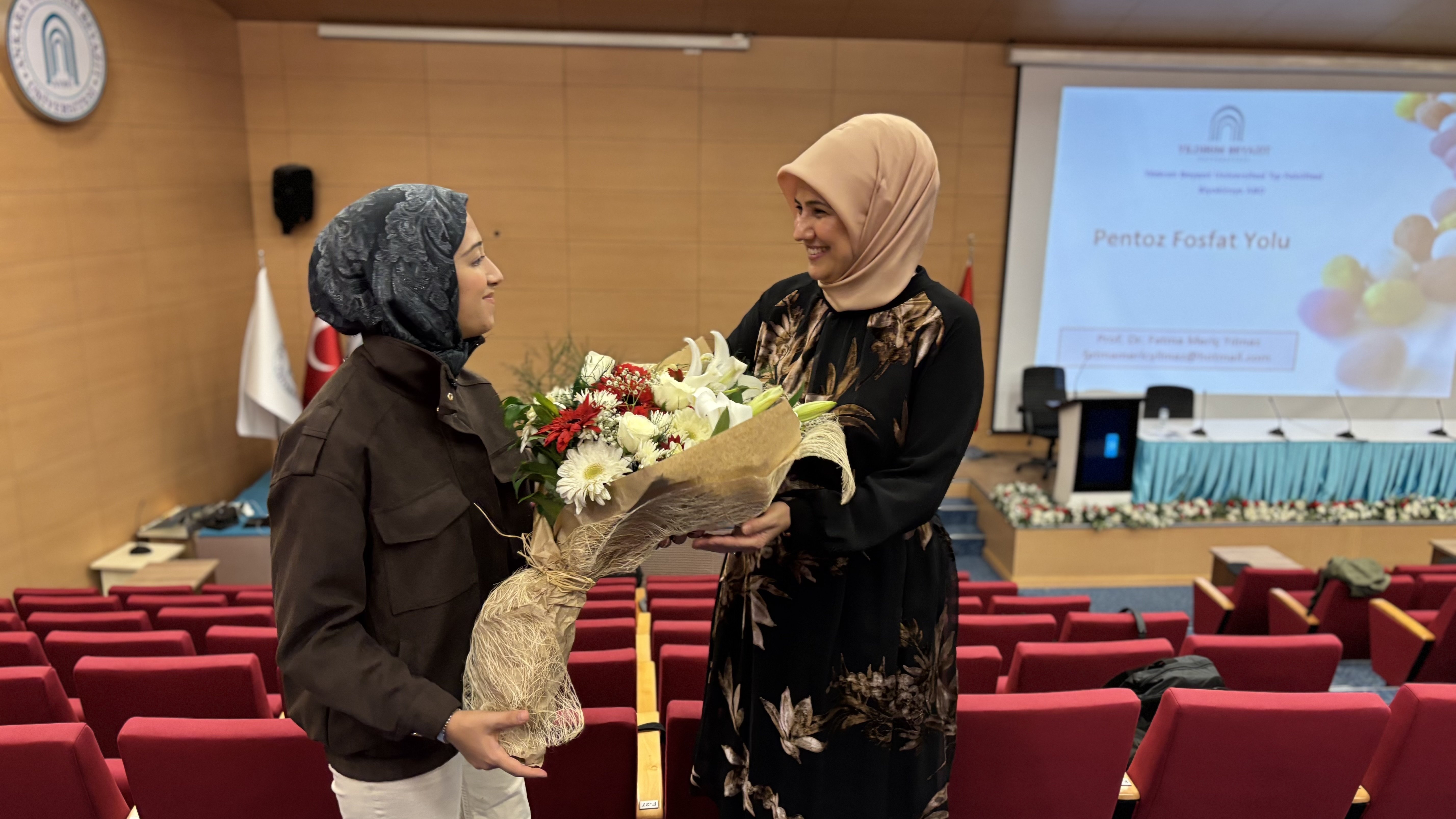 Emine Kübra Vizir ders çalışırken