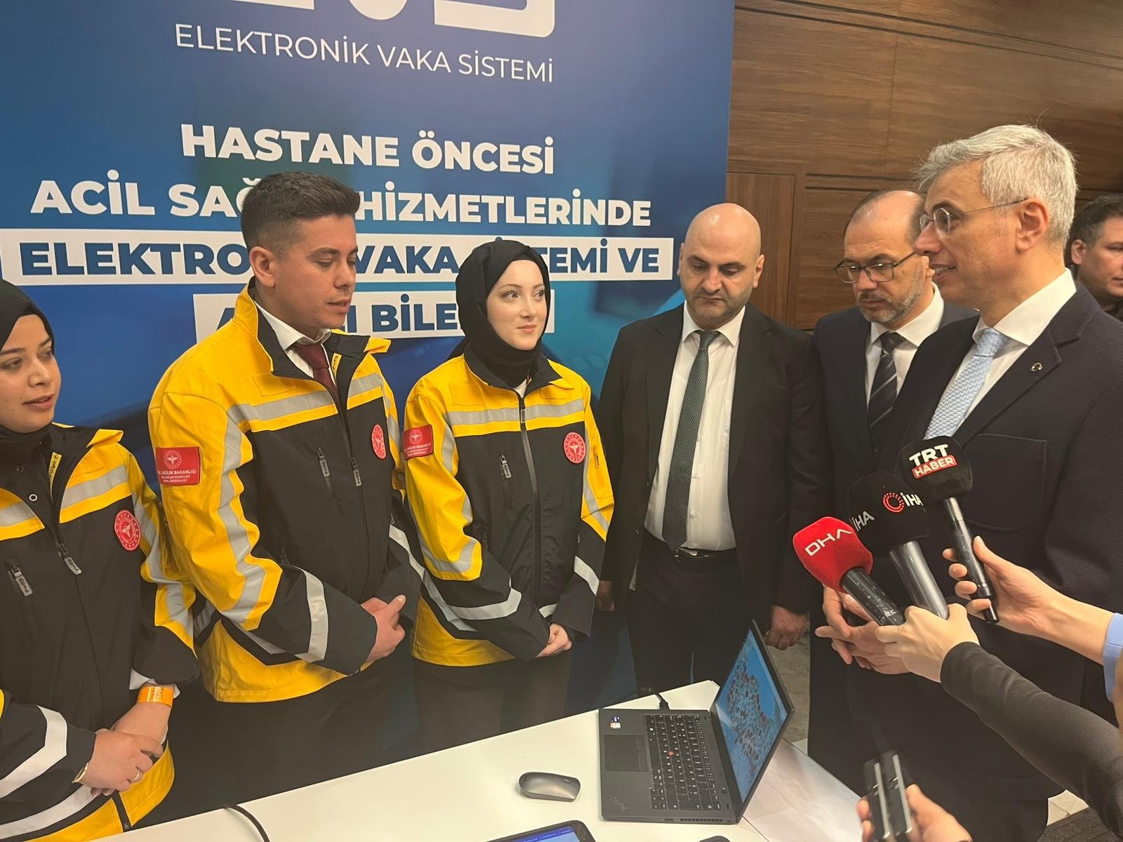 Yeni ambulansların teslim töreni