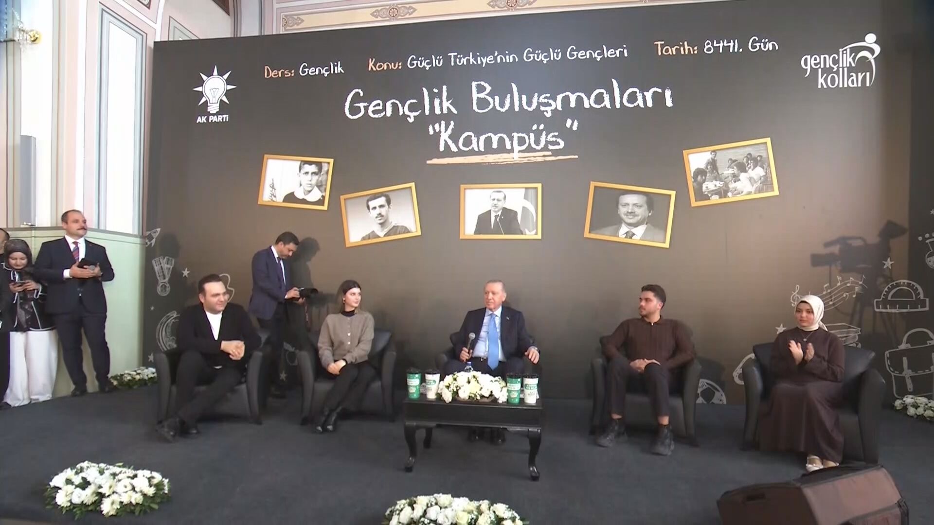 Cumhurbaşkanı Erdoğan Gençler Arasında