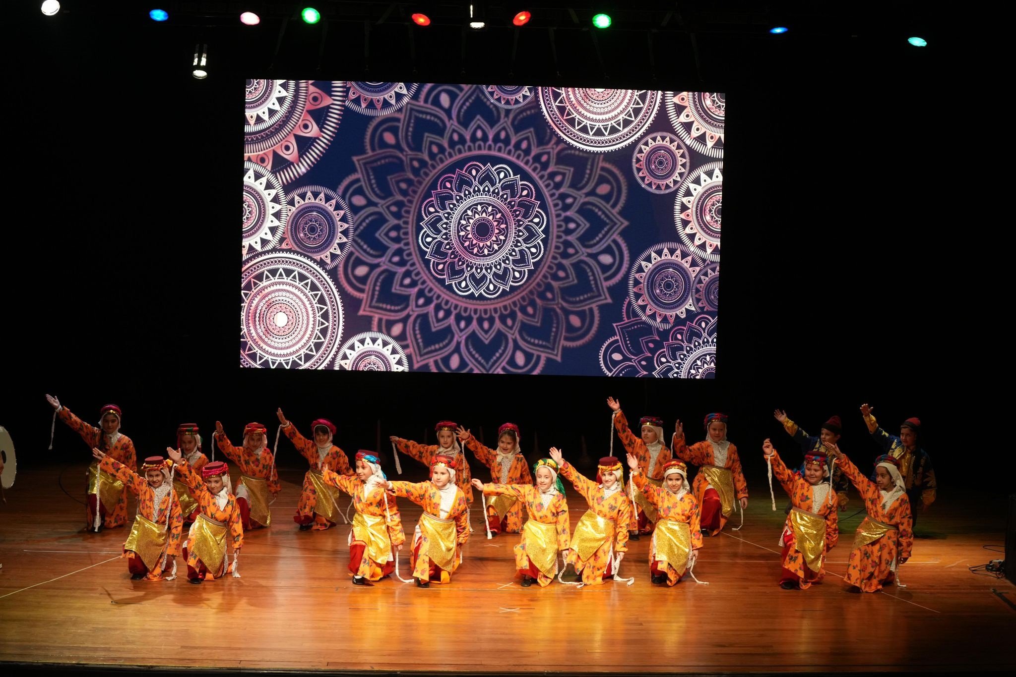 Ümraniye Belediye Başkanı İsmet Yıldırım Halk Oyunları Gecesi