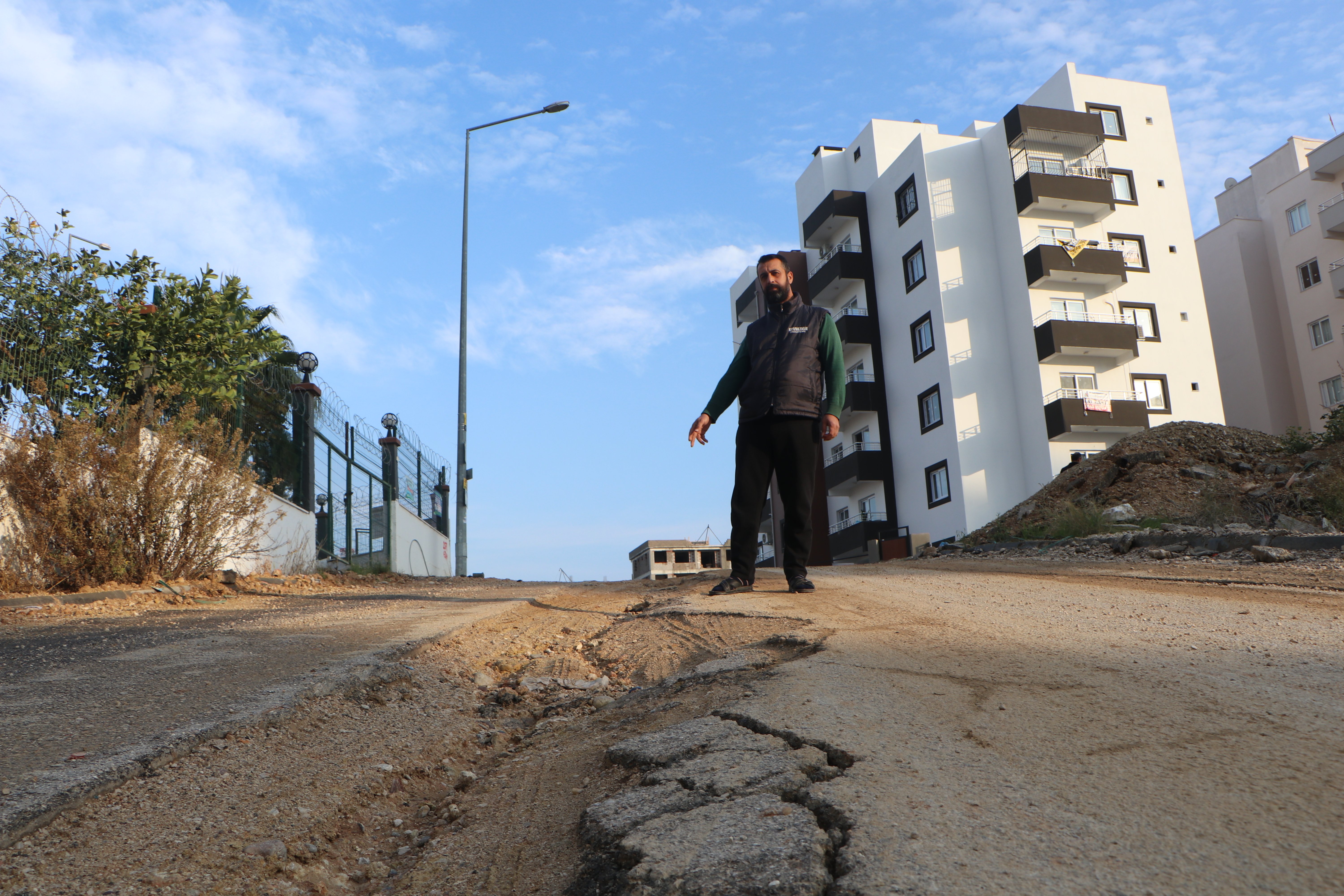 Adana Sarıçam Osmangazi Mahallesi çöken yol