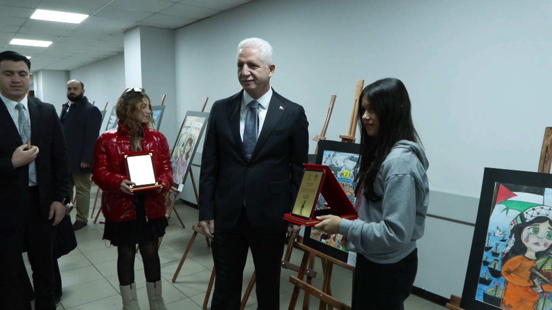 Resim yarışması birincisi Ada Elif Gökalp