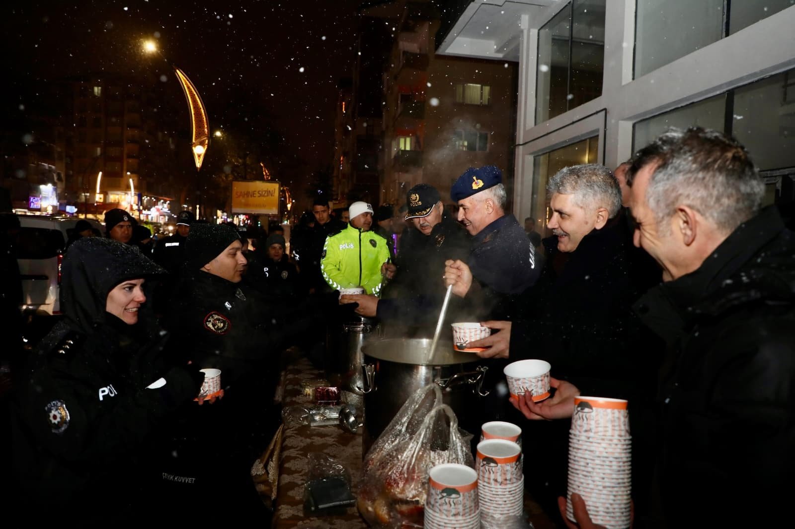 Niğde Valisi Cahit Çelik 112 Acil Çağrı Merkezinde