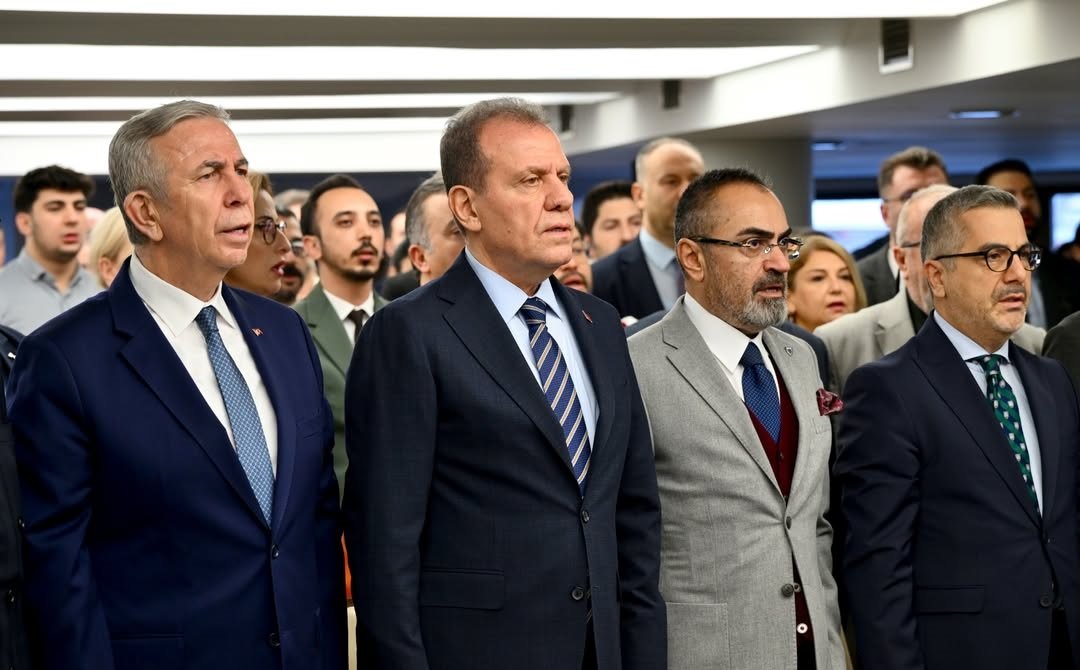 Tuzla Belediyesi Sosyal Hizmetler Müdürü Yusuf Kara Sunum Yapıyor