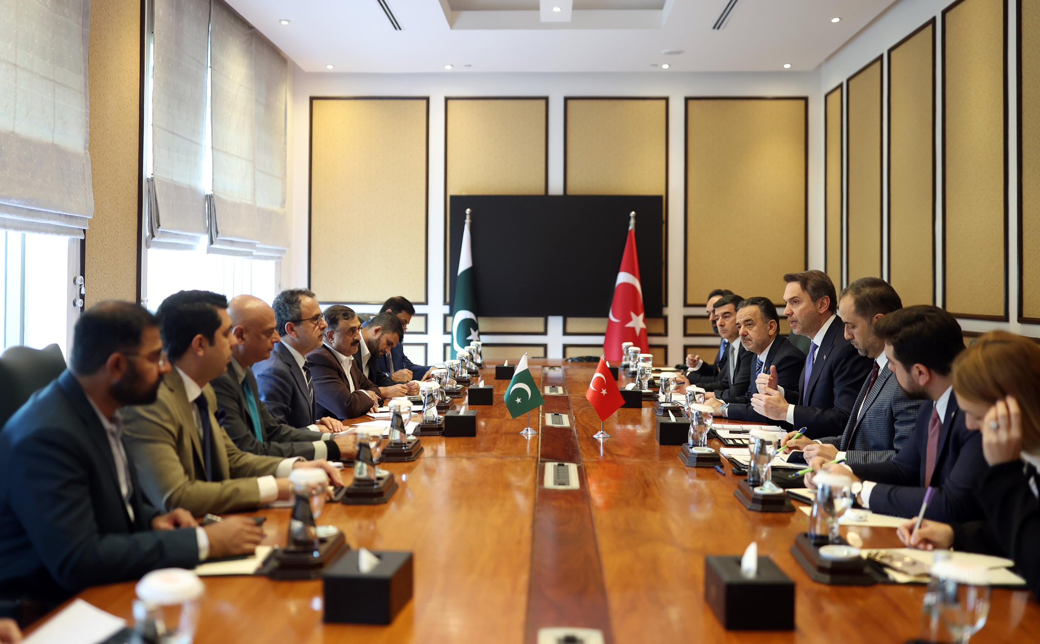 Enerji Bakanı Alparslan Bayraktar Pakistan