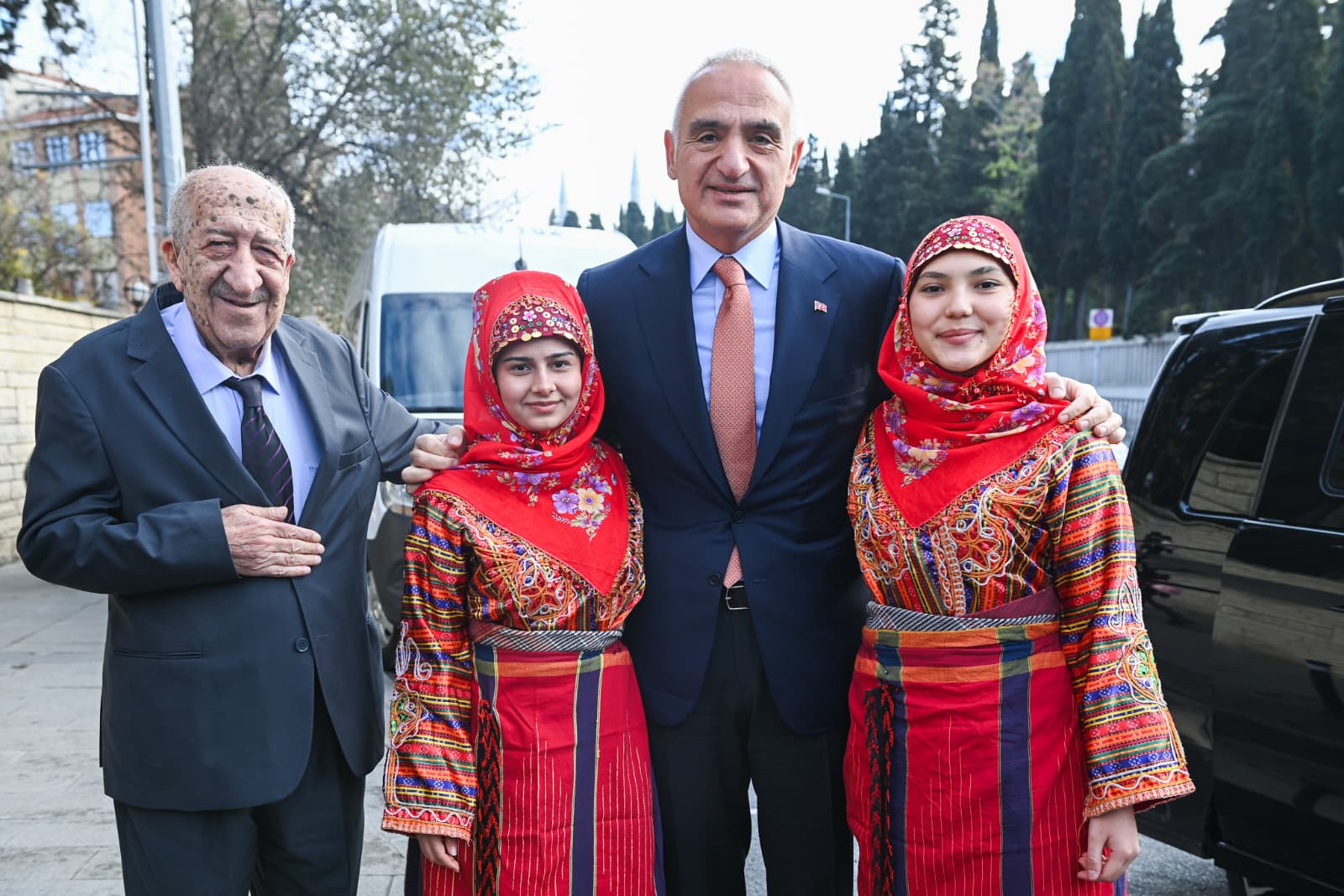 Bakan Ersoy ve kanaat önderleri