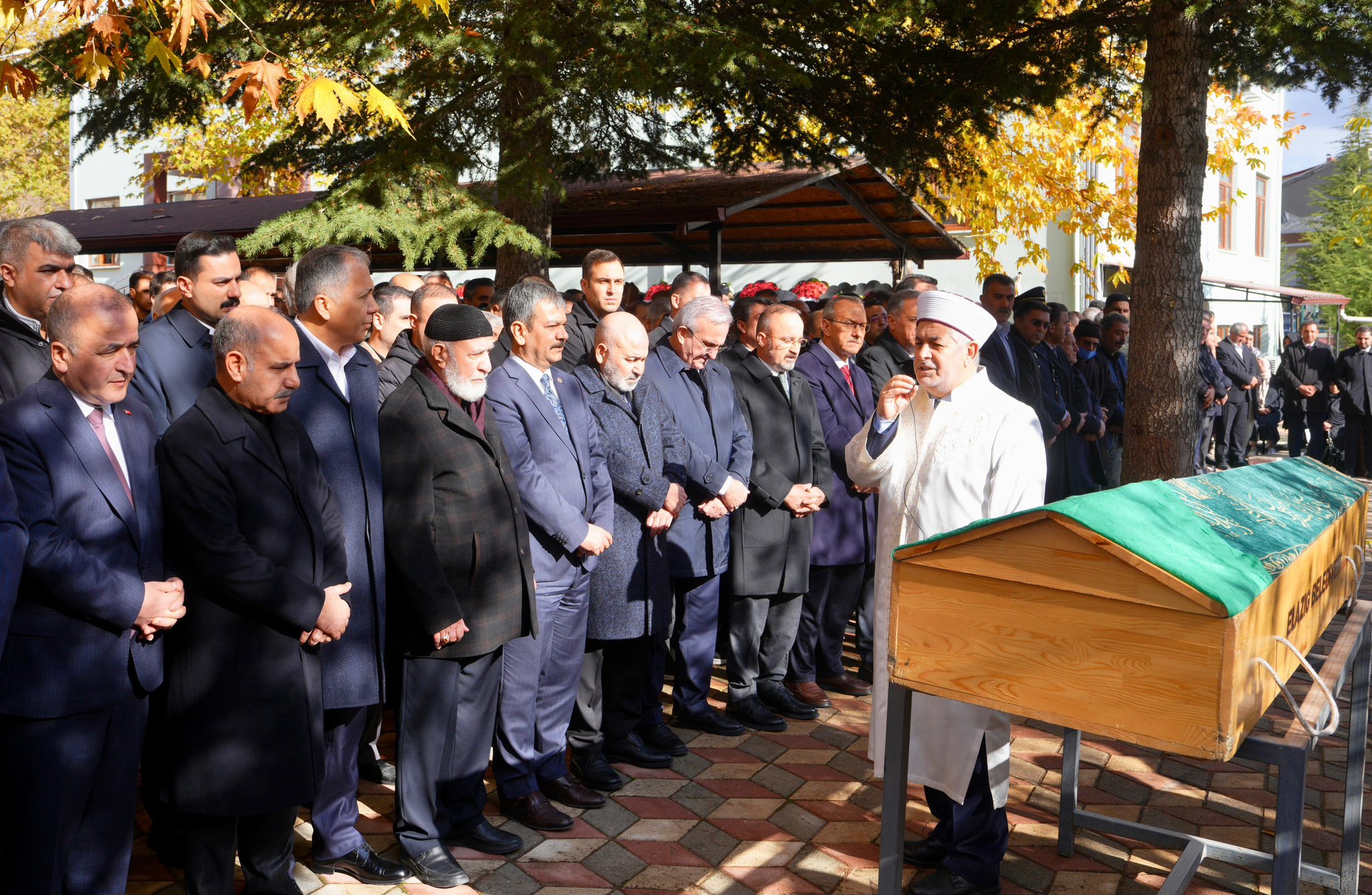 Mehmet Aktaş ve ailesi taziyeleri kabul ediyor