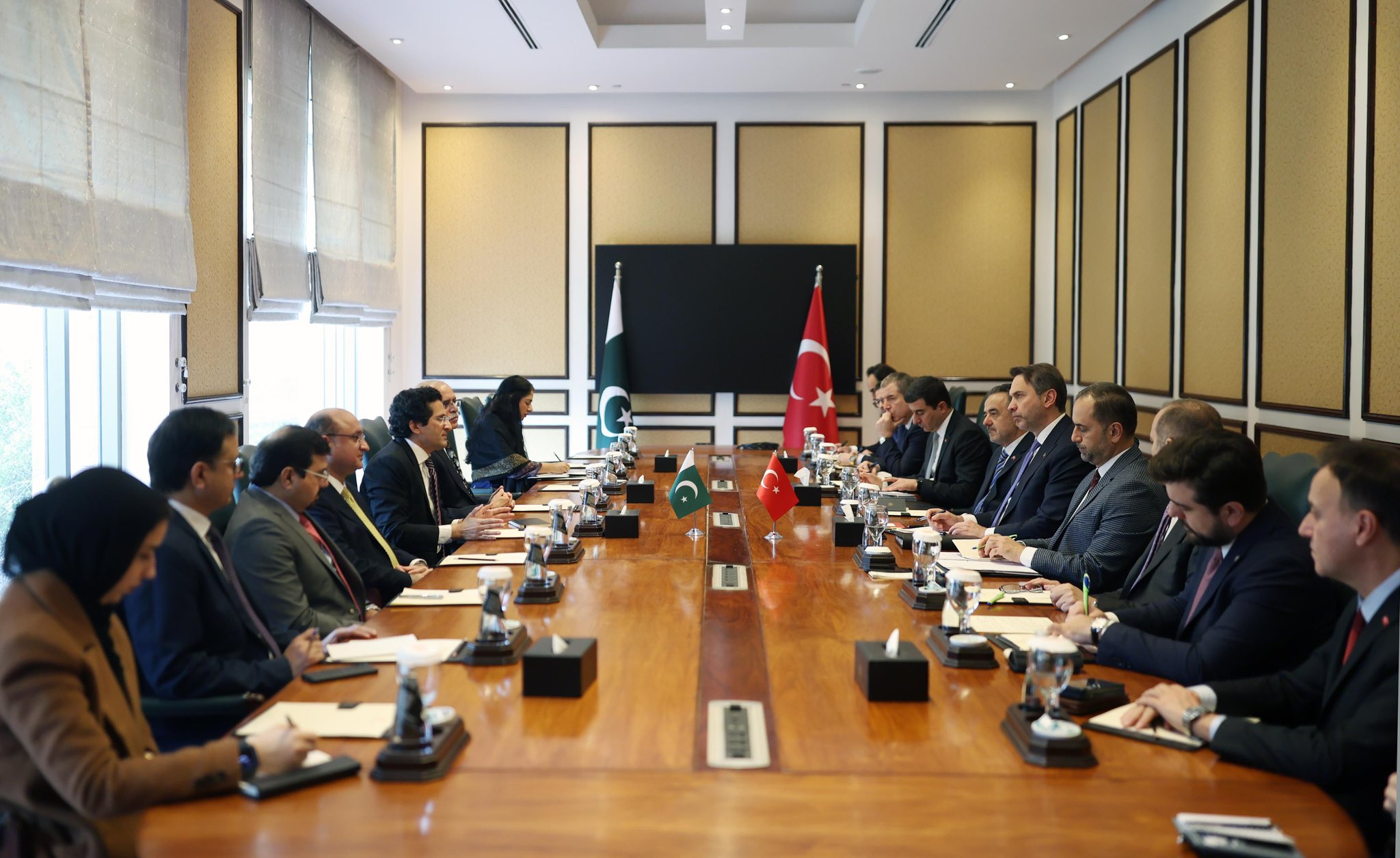 Alparslan Bayraktar Pakistan Petrol Bakanı Ali Pervaiz Malik görüşmesi